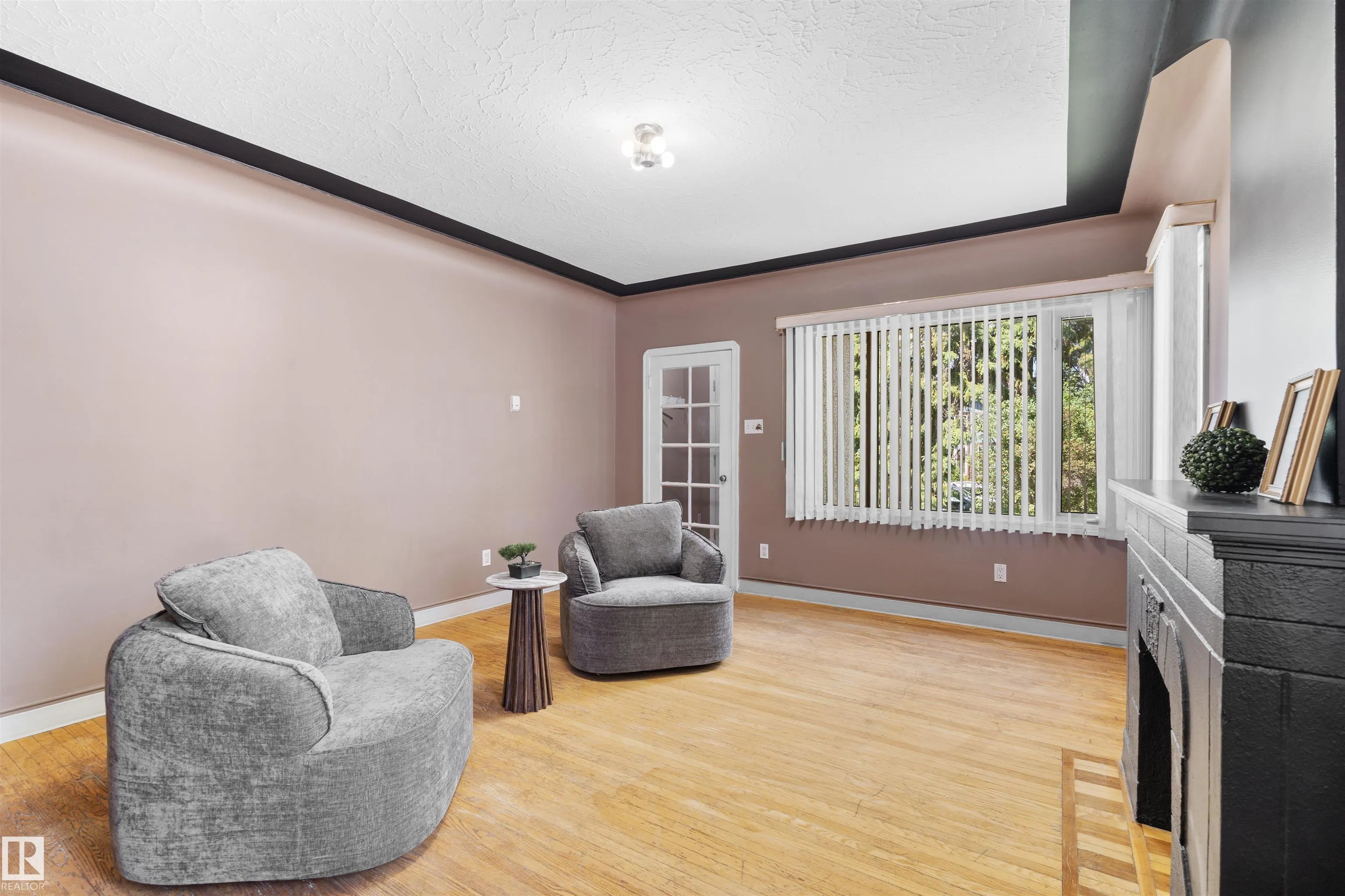 10607 73 AVE