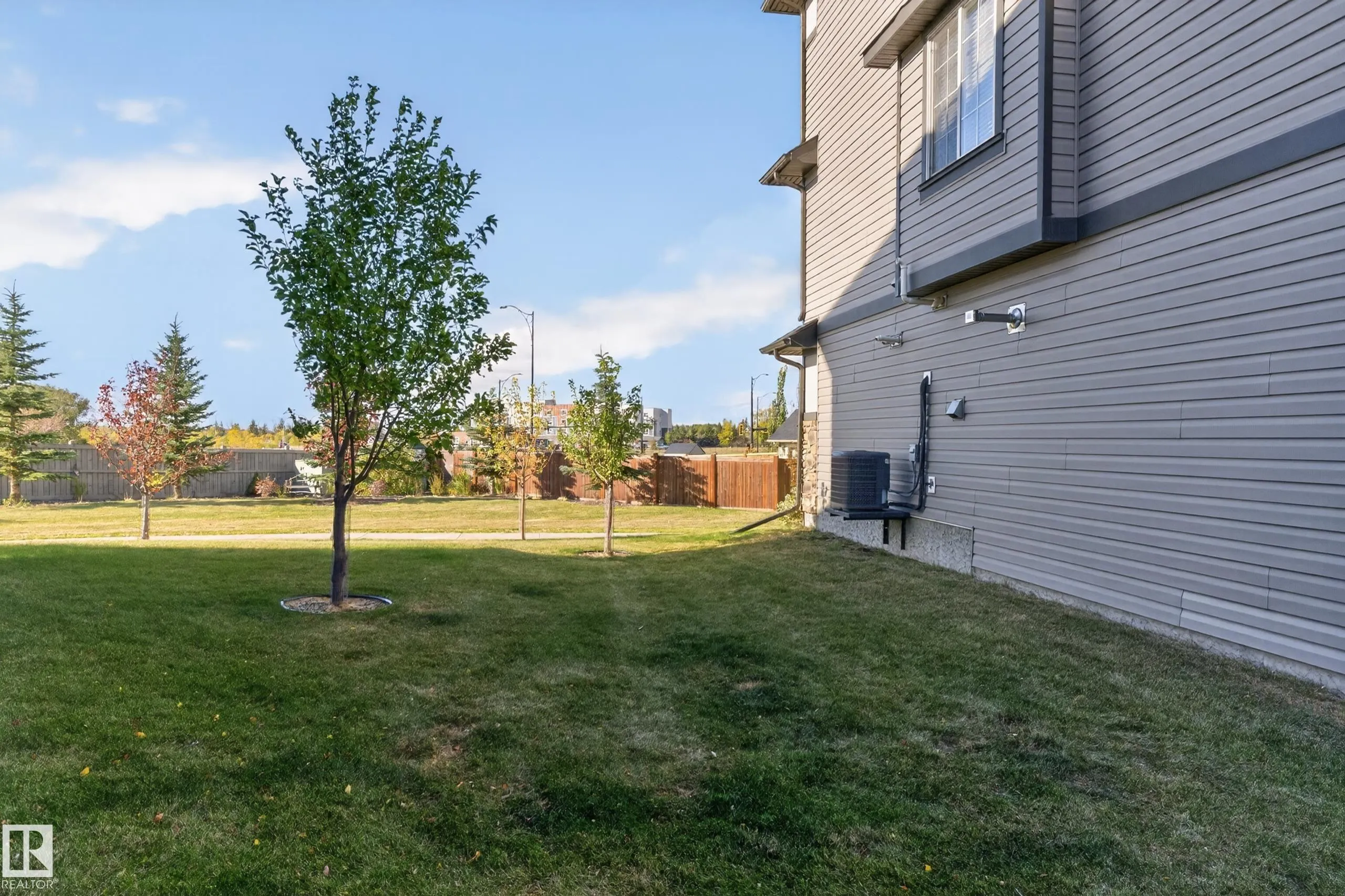 20 AUGUSTINE Crescent