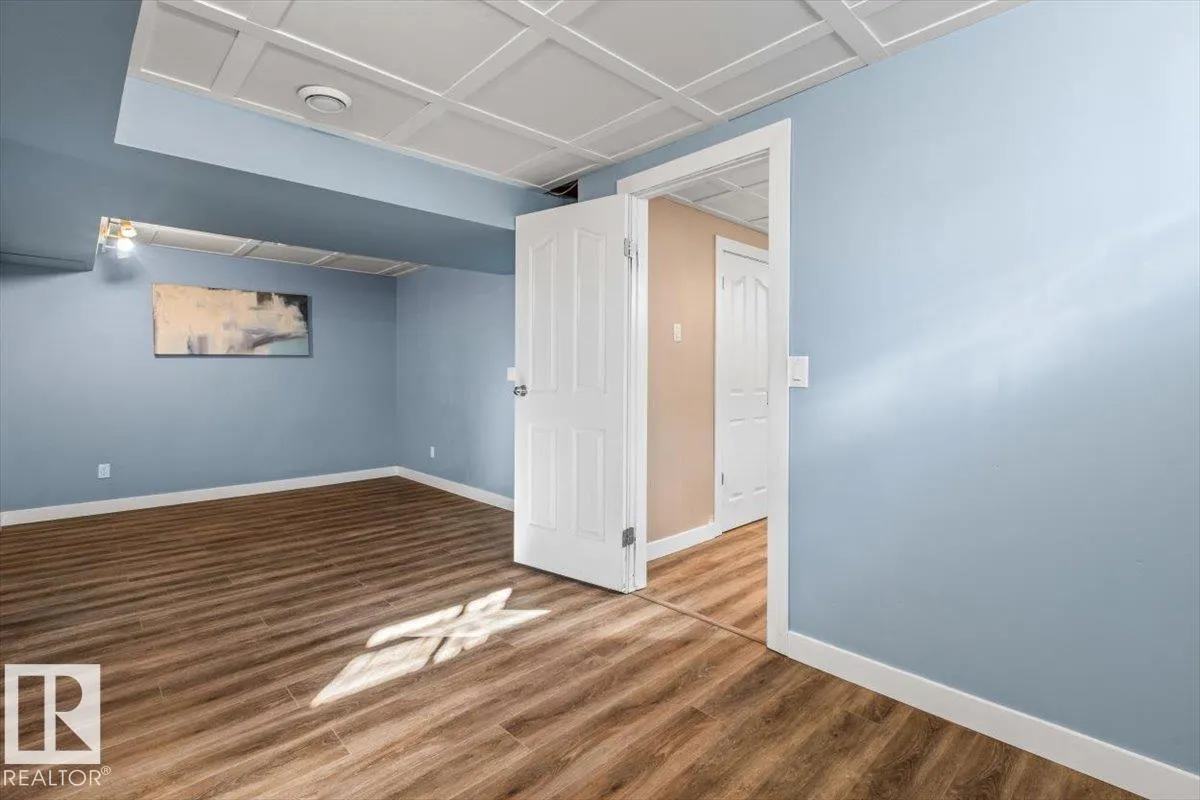8907 136 Avenue