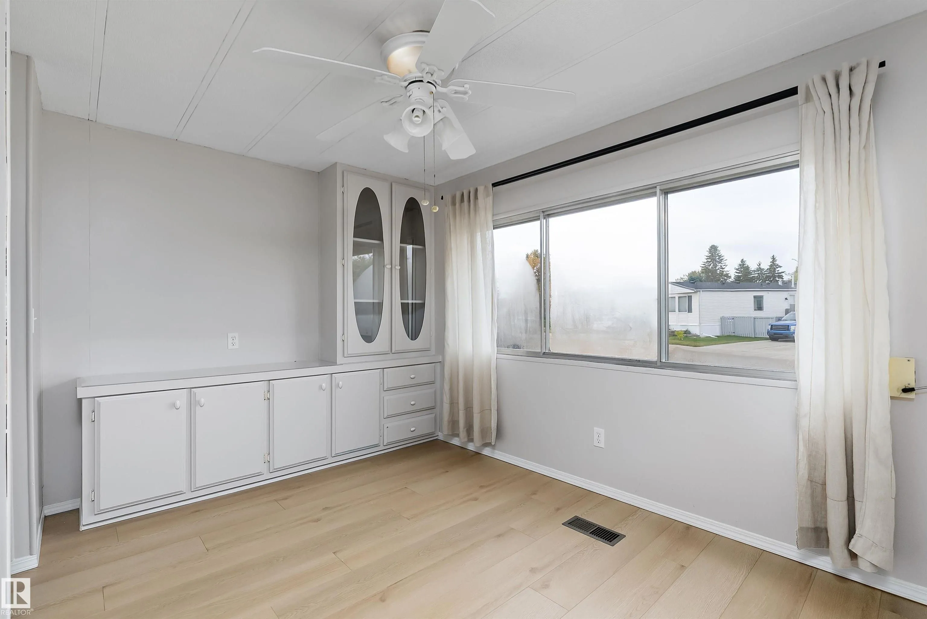 12604 153 Avenue