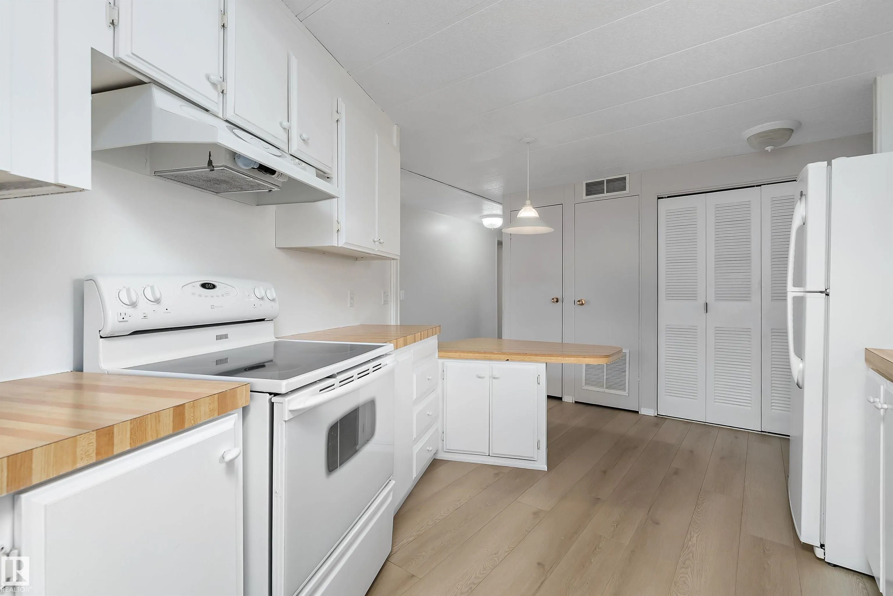 12604 153 Avenue