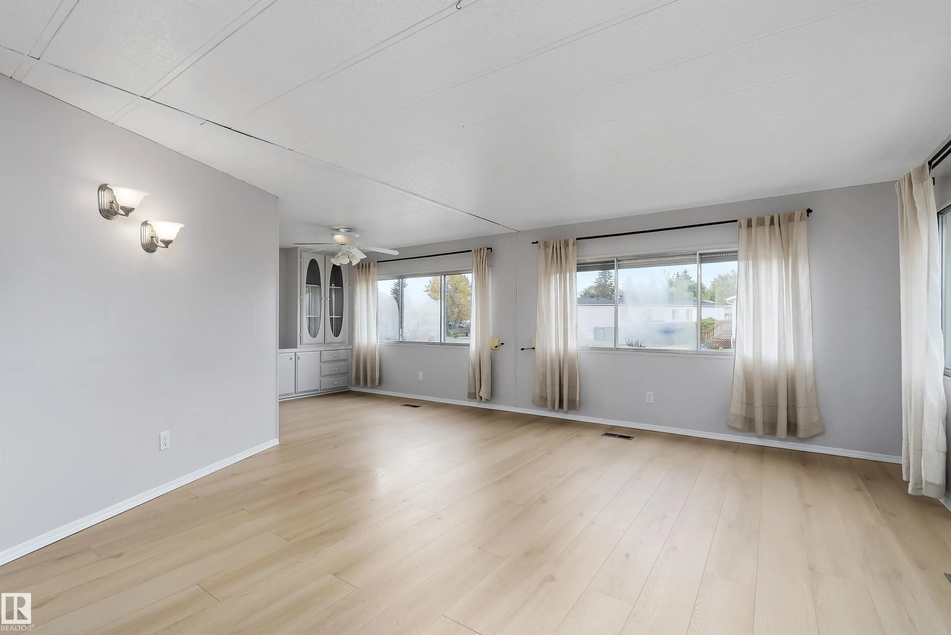 12604 153 Avenue
