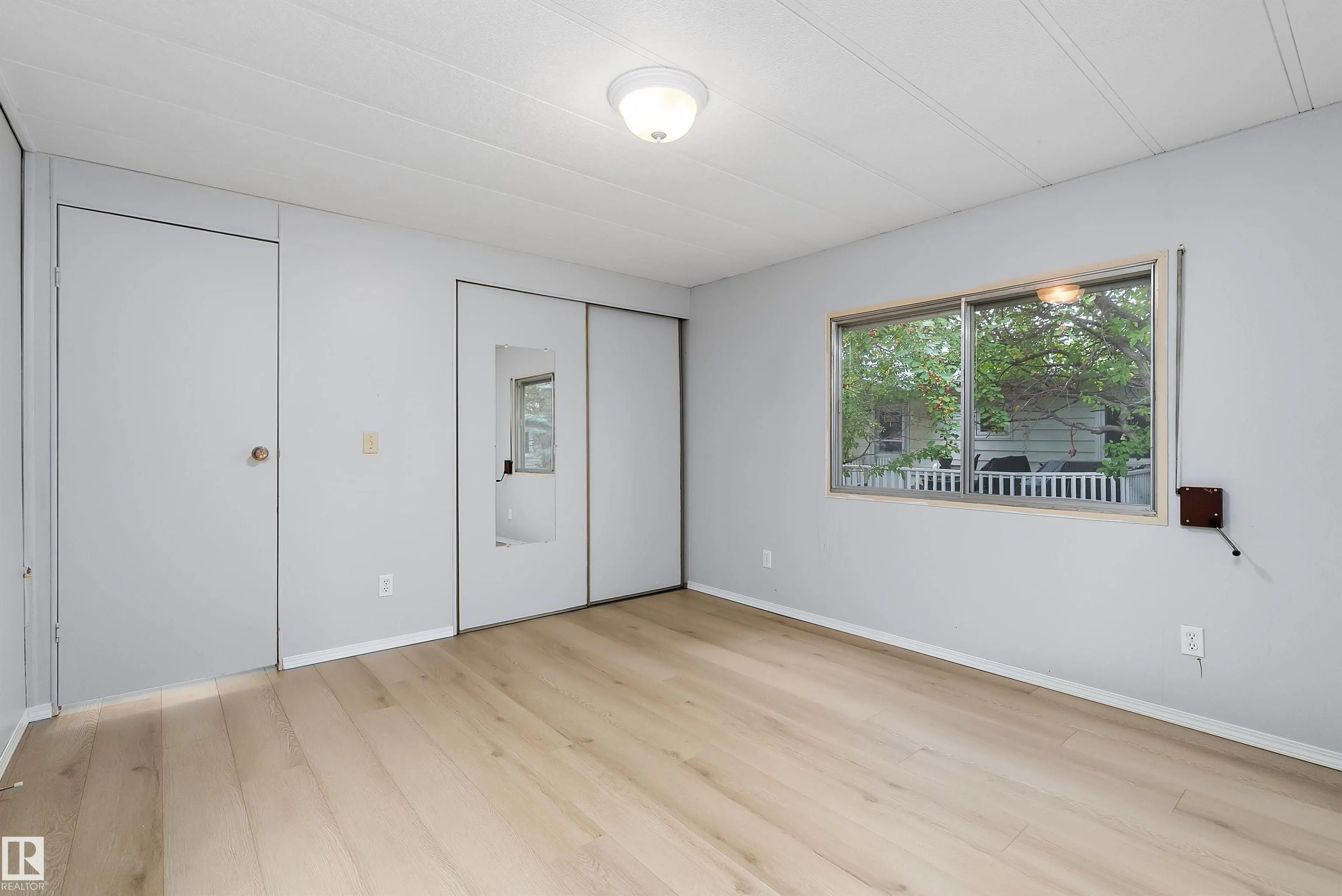 12604 153 Avenue