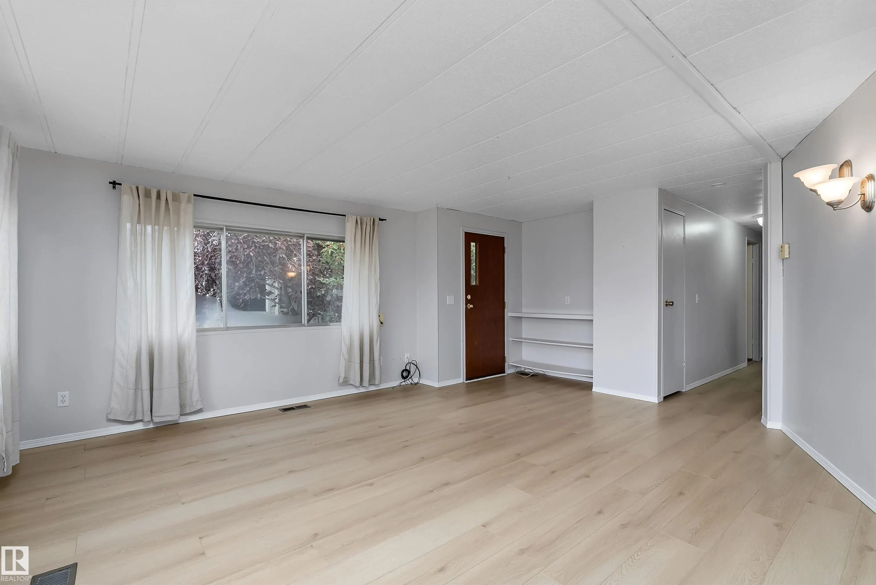 12604 153 Avenue