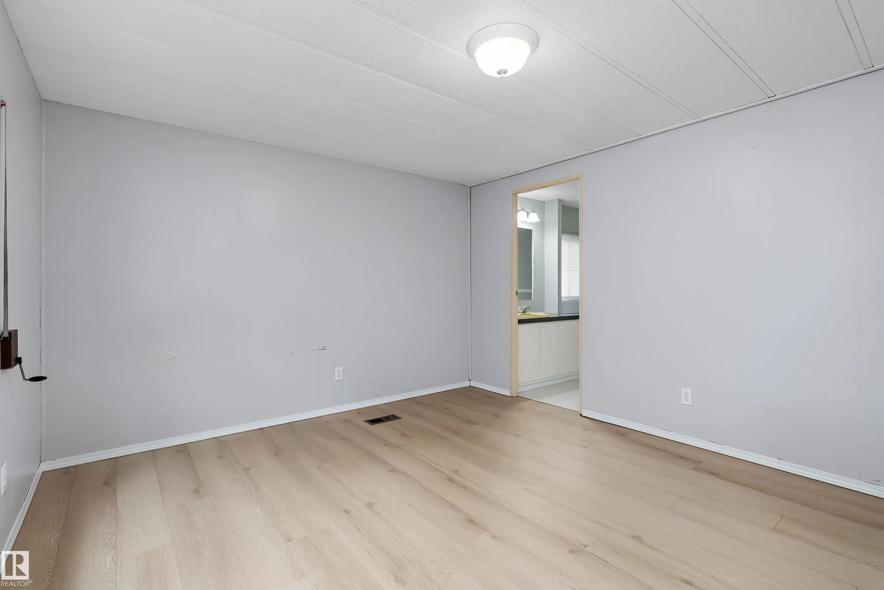 12604 153 Avenue