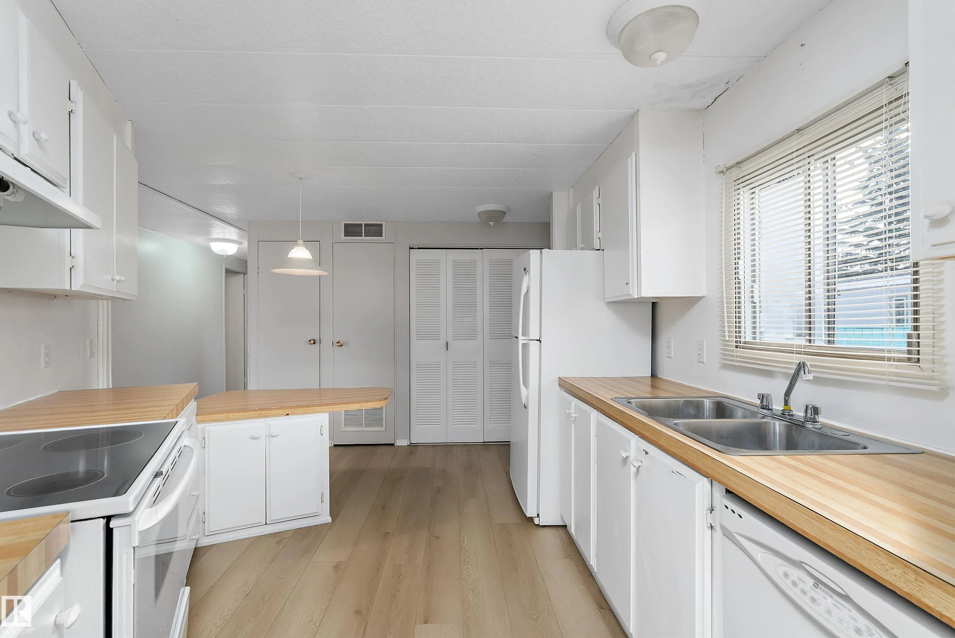 12604 153 Avenue