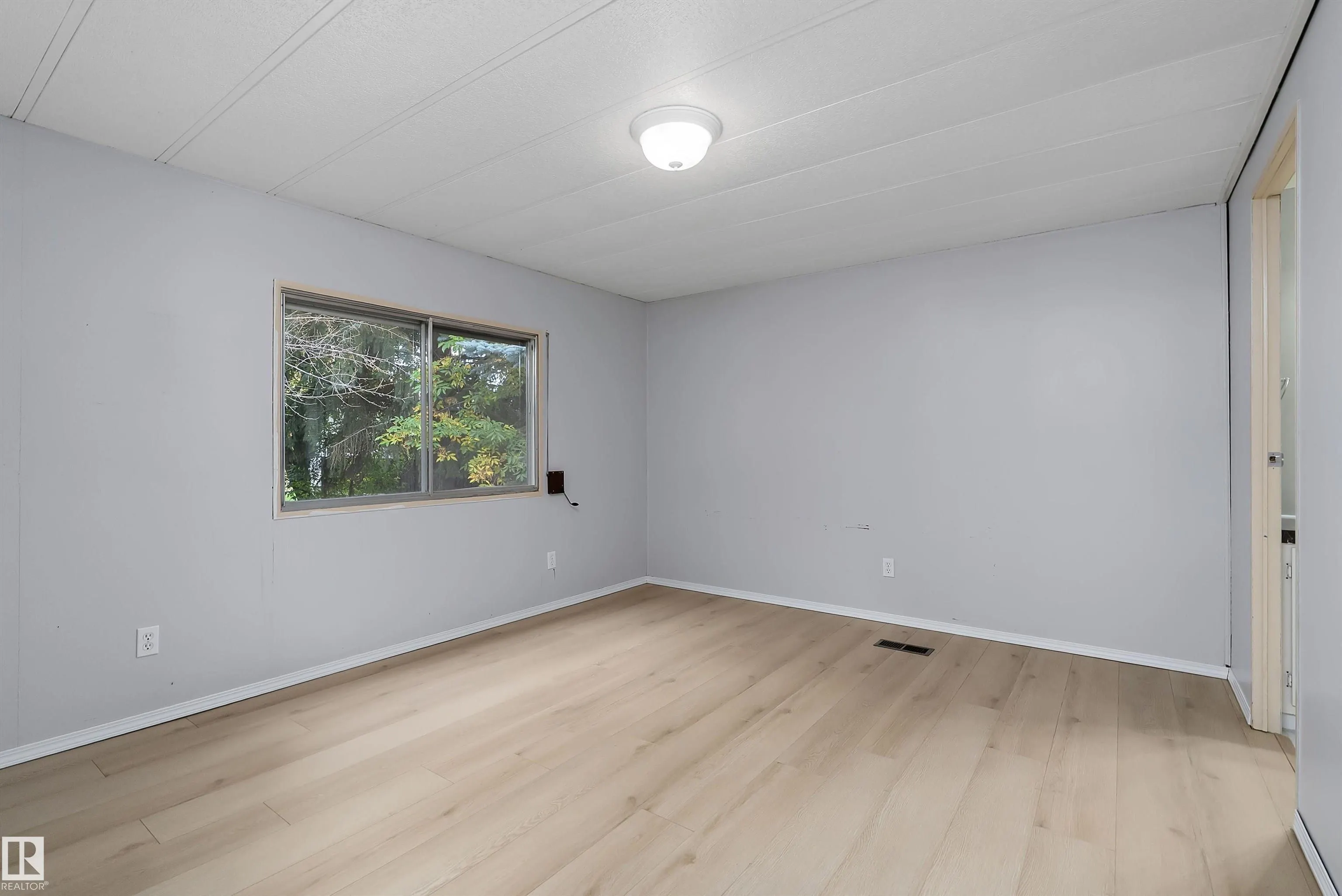 12604 153 Avenue
