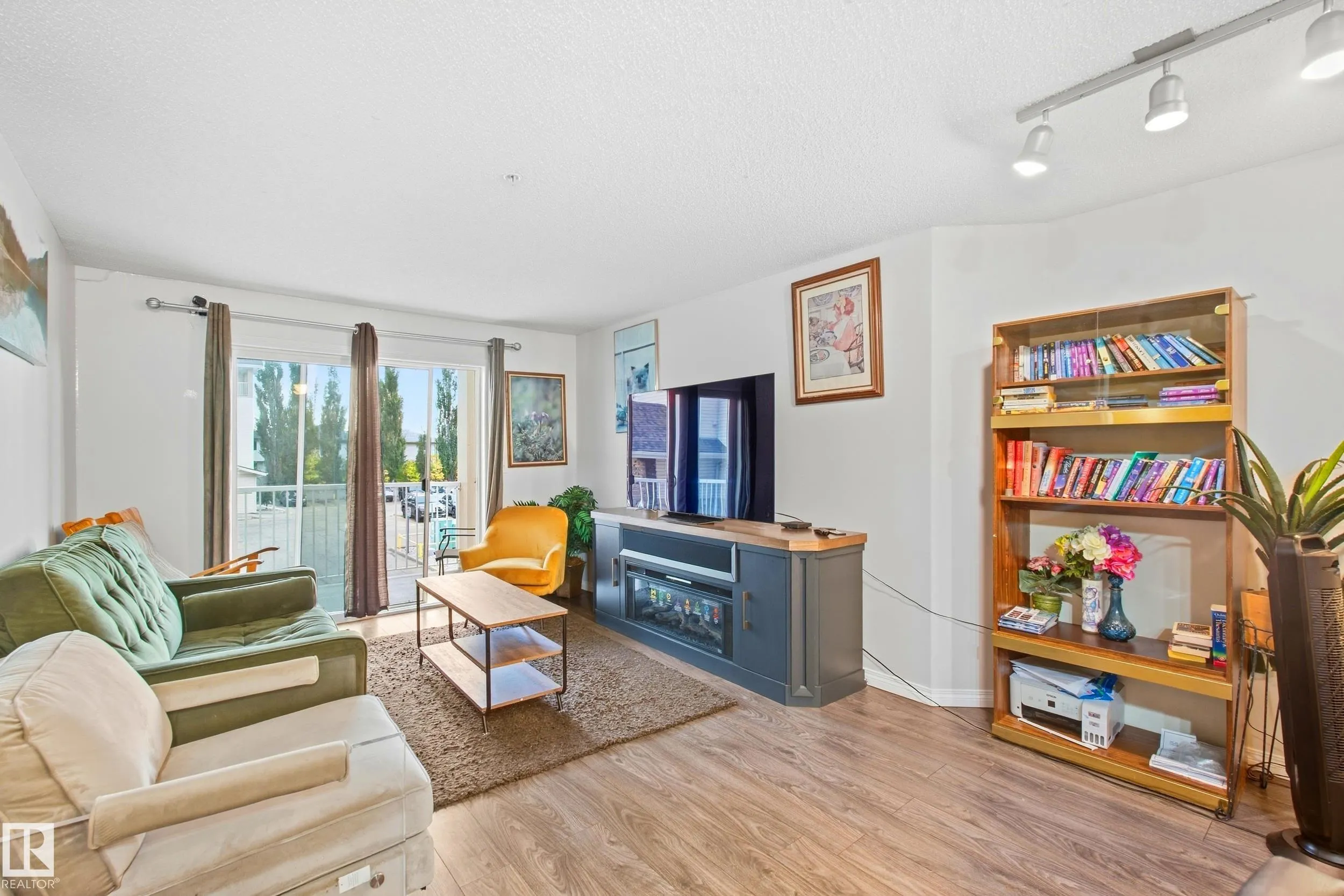 245 EDWARDS Drive