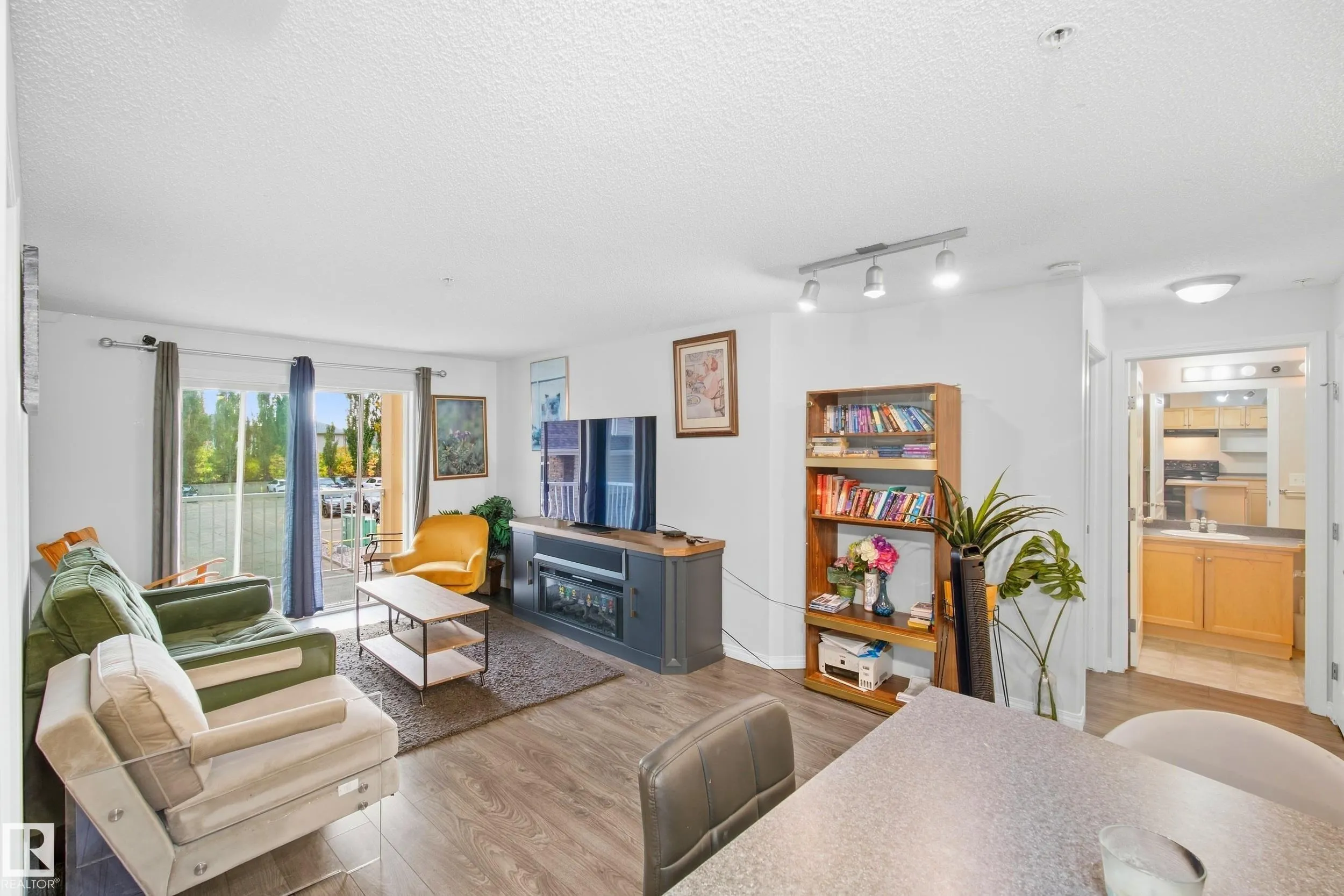 245 EDWARDS Drive