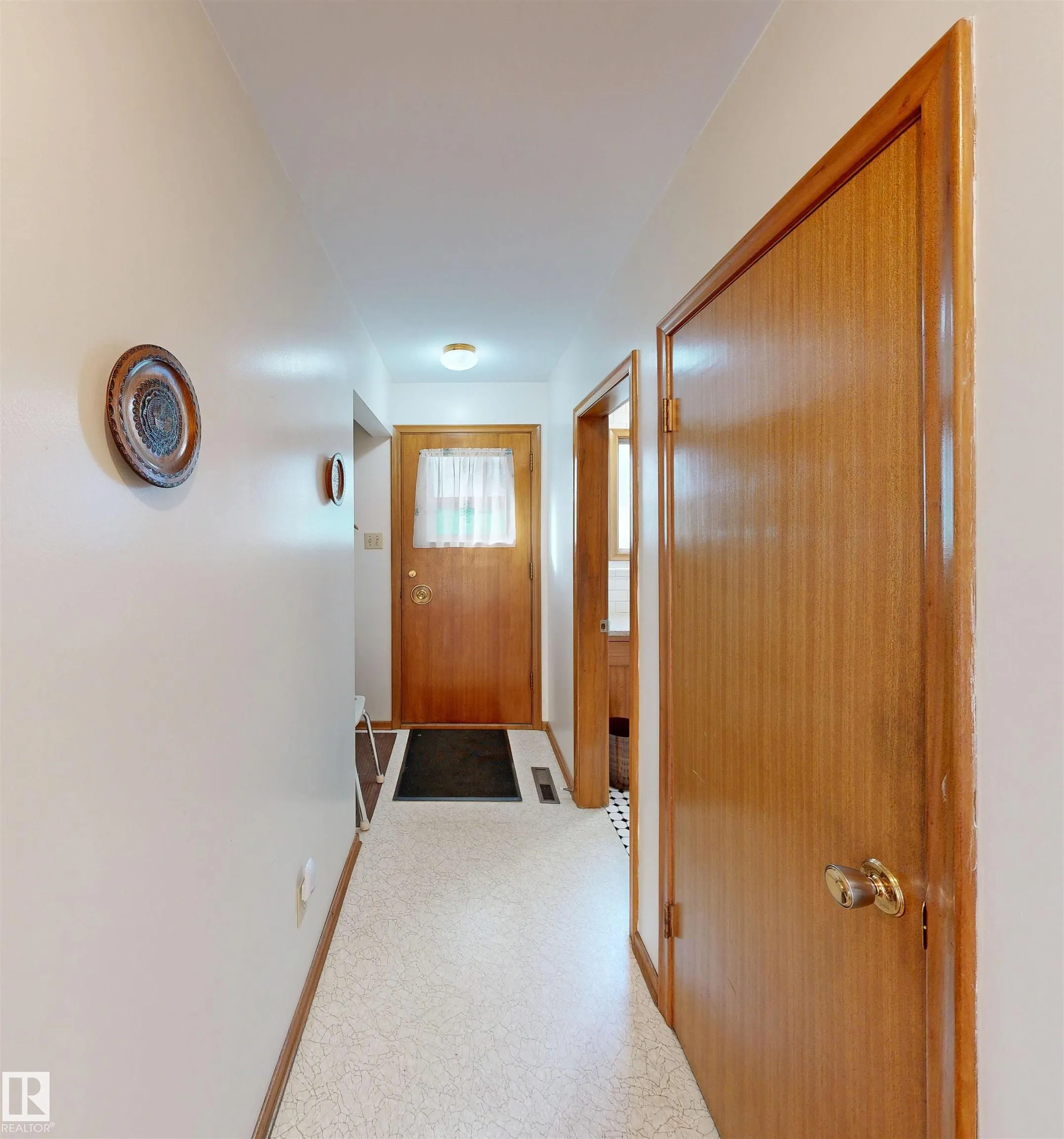 7923 ROWLAND Road