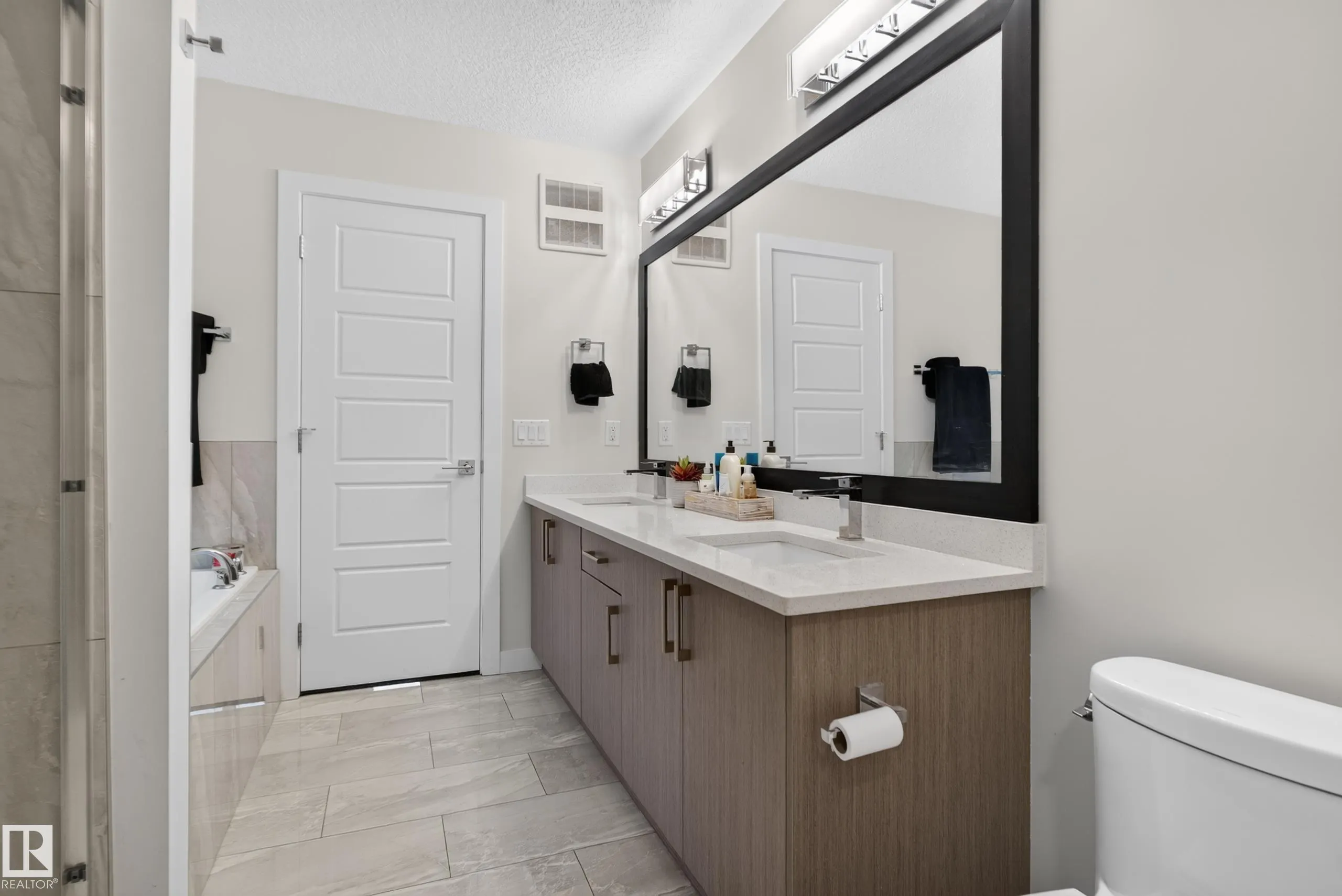 103 EDGEFIELD Way