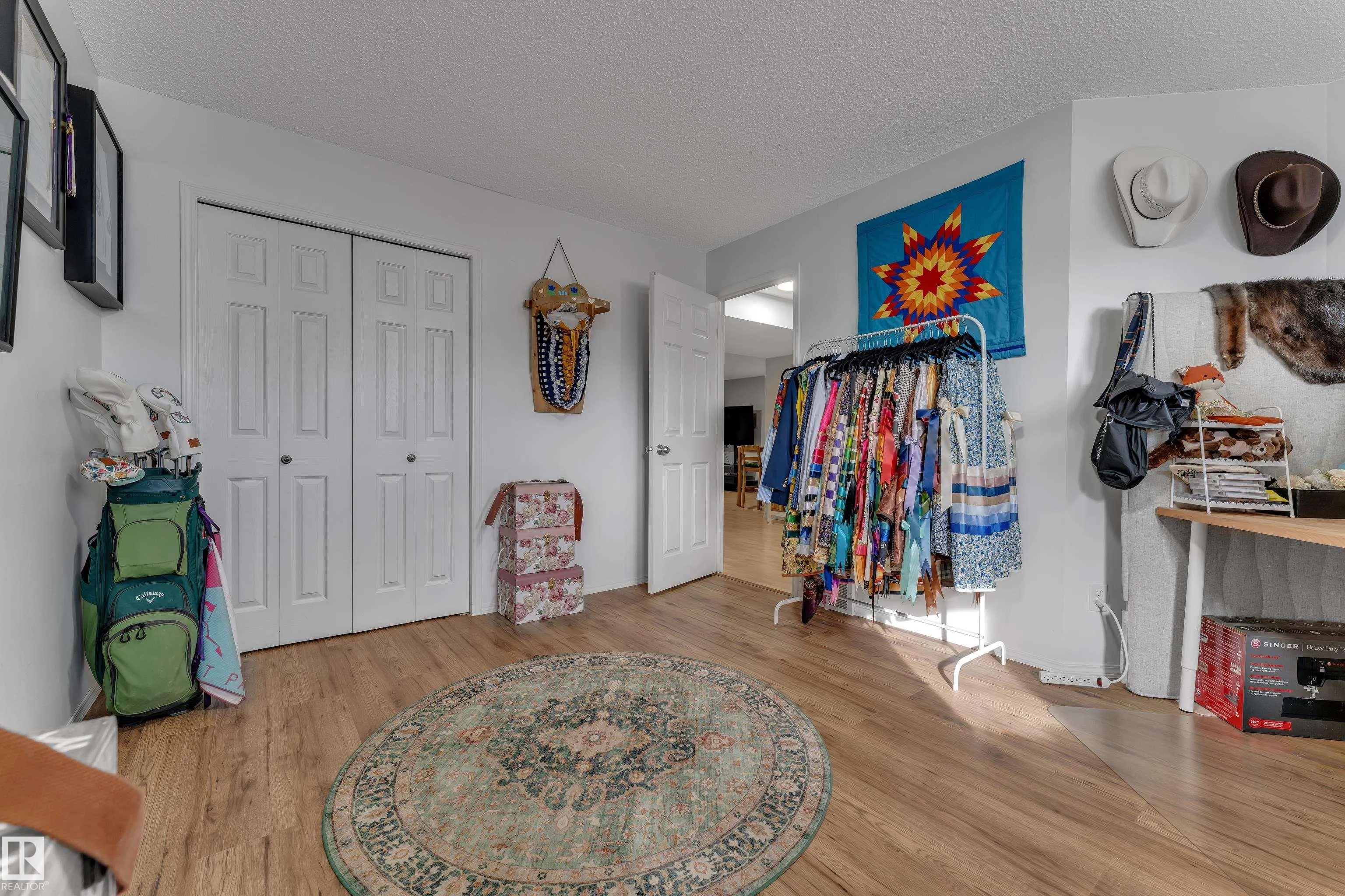 1233 ORMSBY Lane
