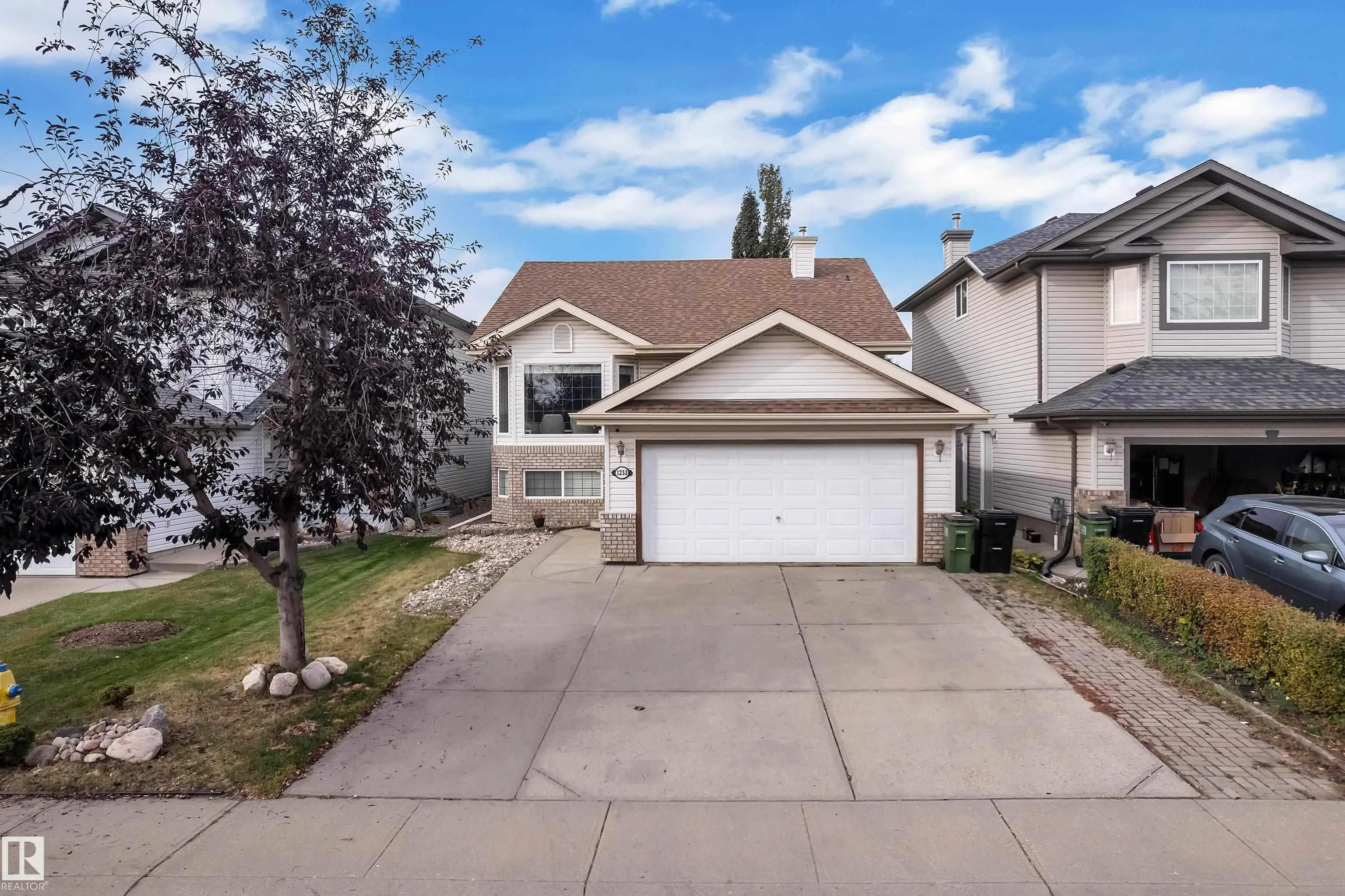 1233 ORMSBY Lane