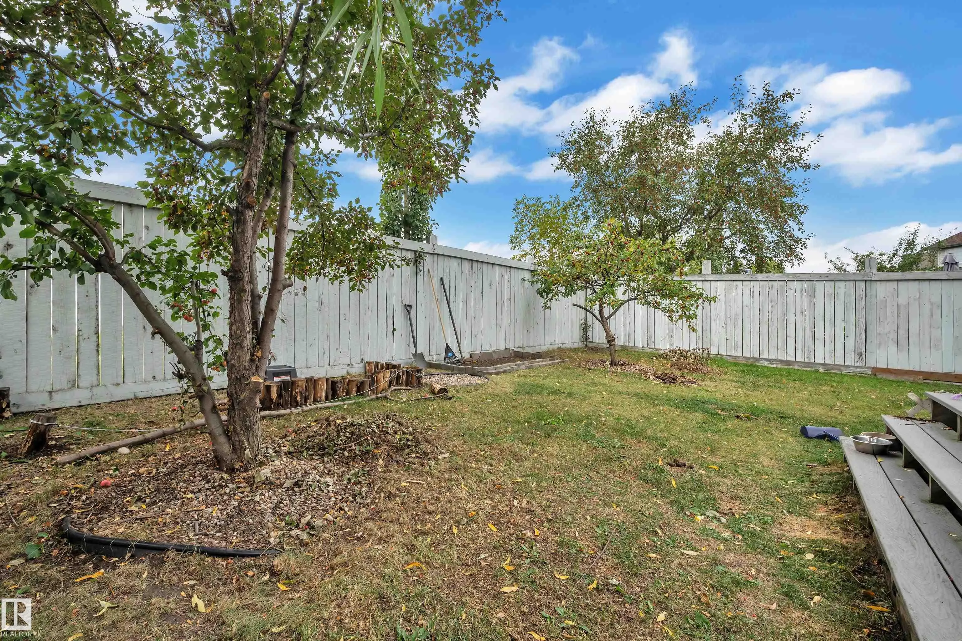1233 ORMSBY Lane