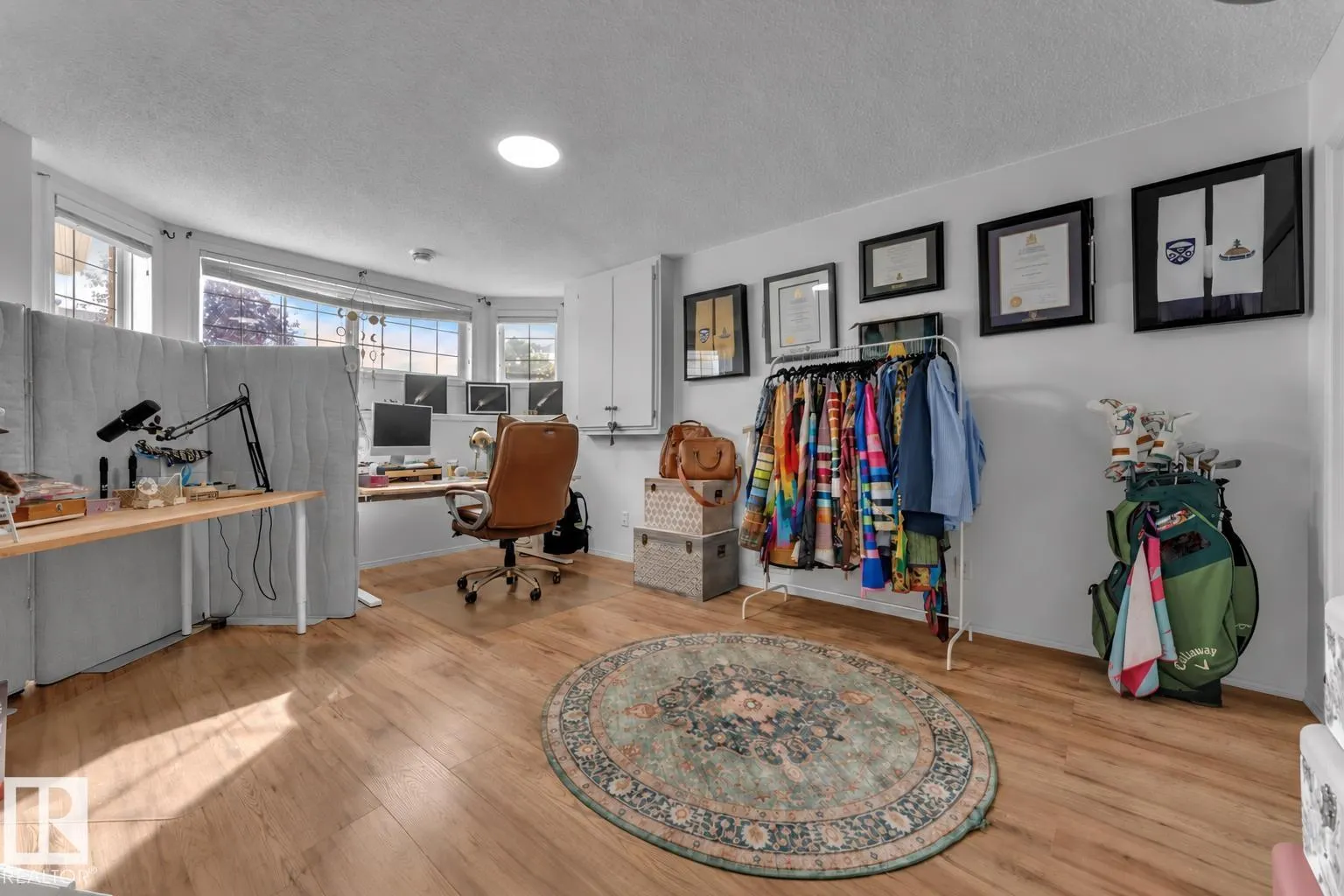 1233 ORMSBY Lane