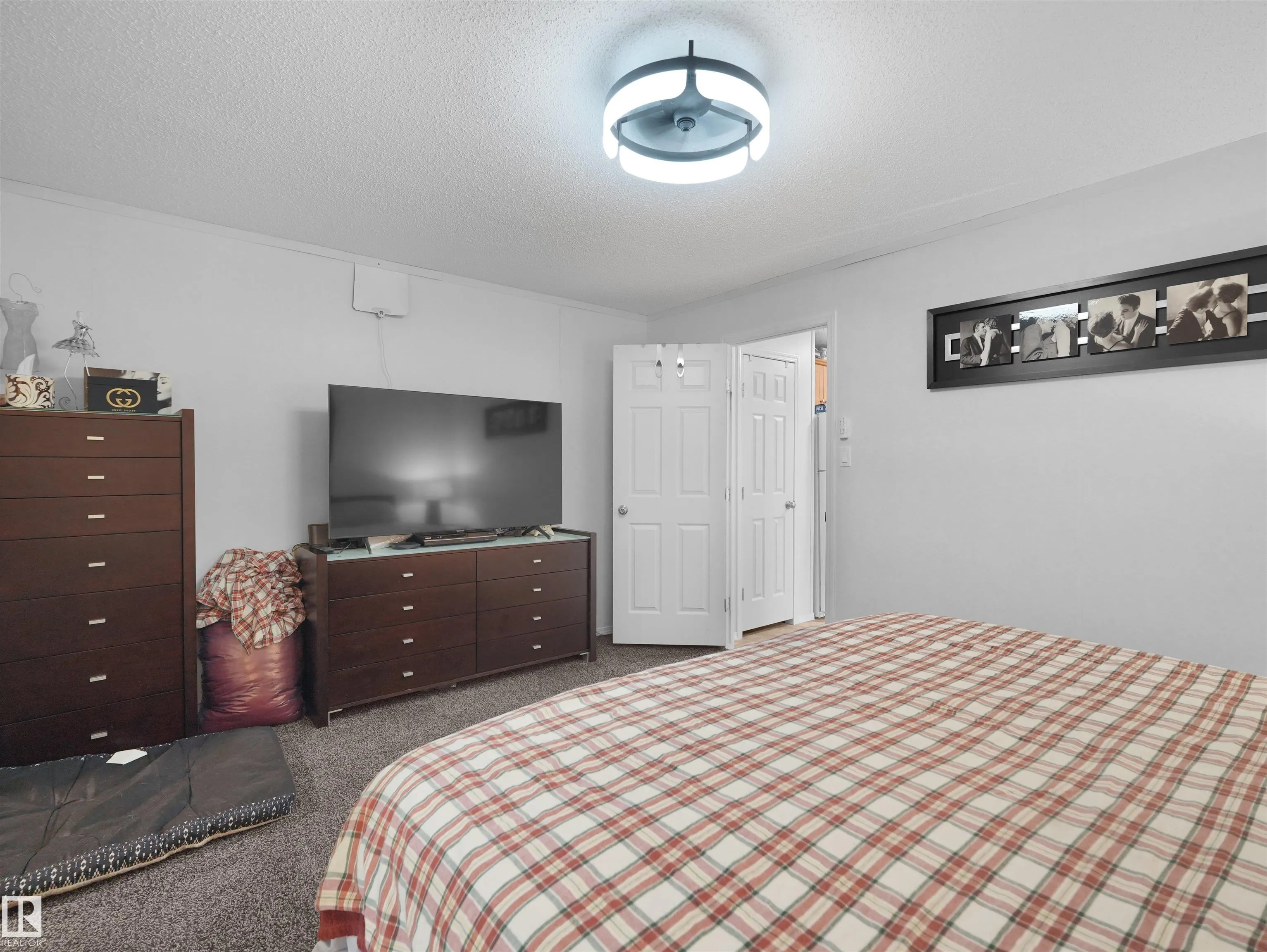 52 Evergreen Park