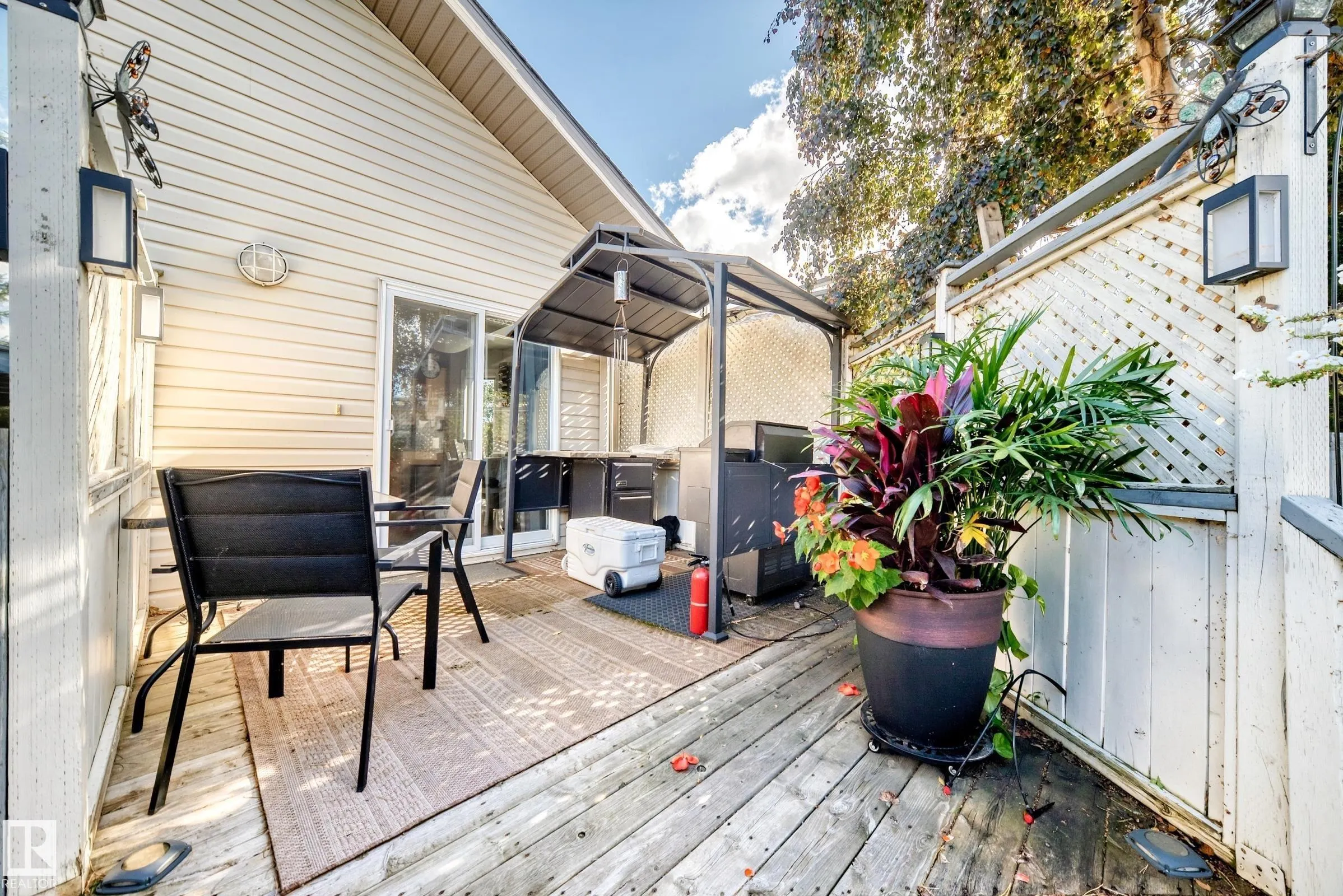 81 DUNFIELD Crescent
