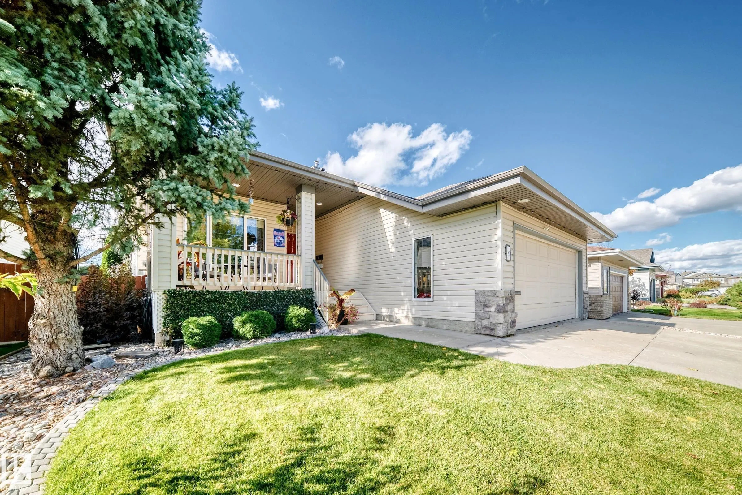 81 DUNFIELD Crescent
