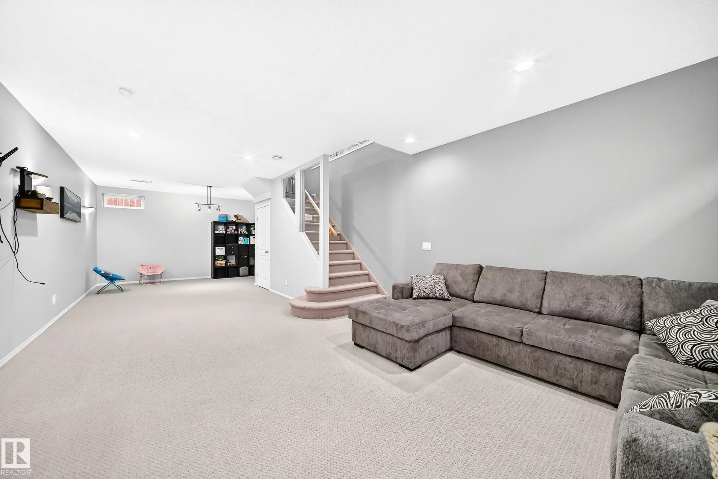81 DUNFIELD Crescent