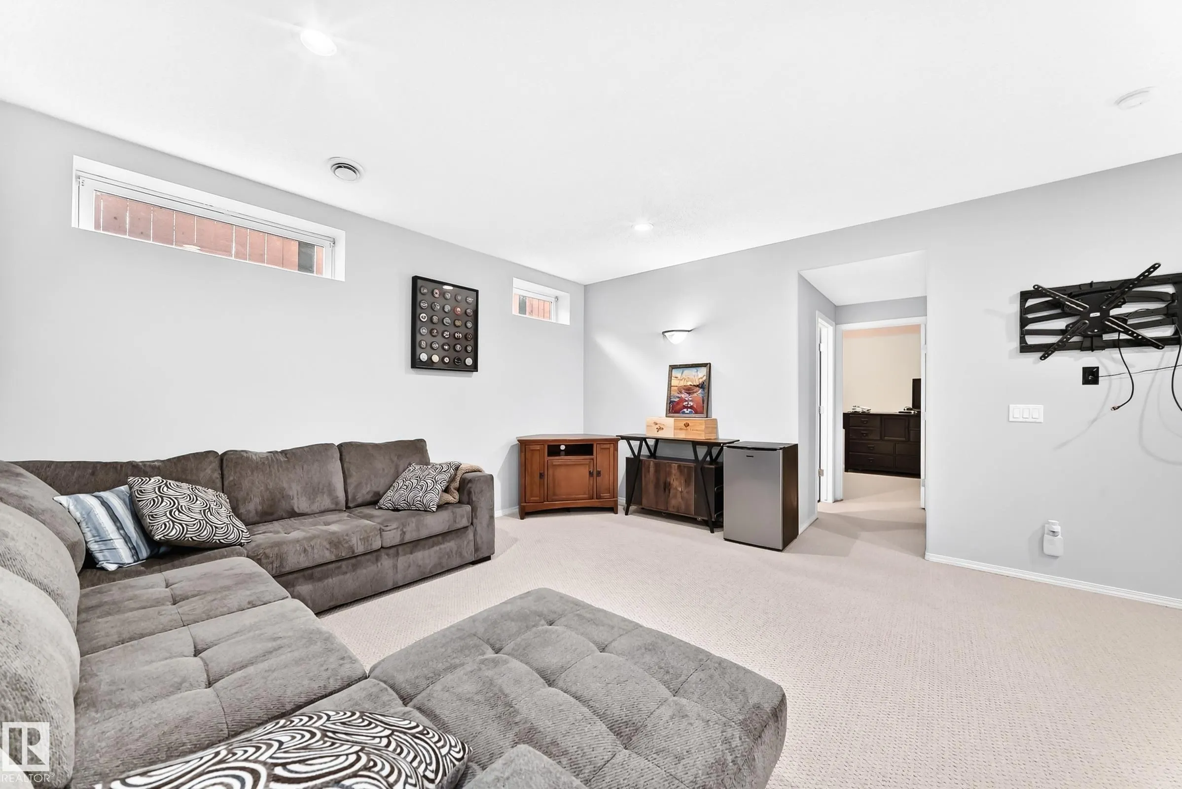 81 DUNFIELD Crescent