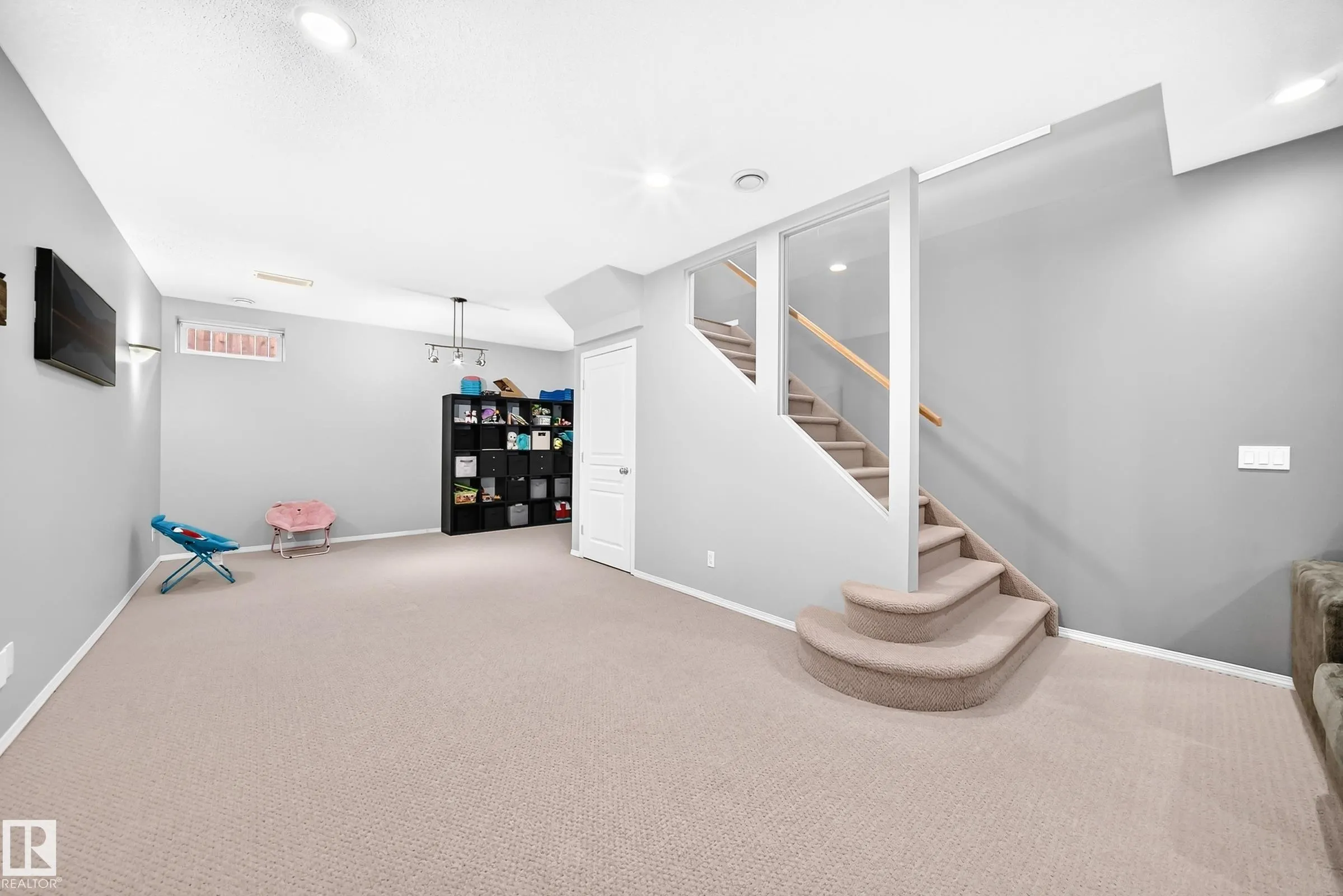 81 DUNFIELD Crescent