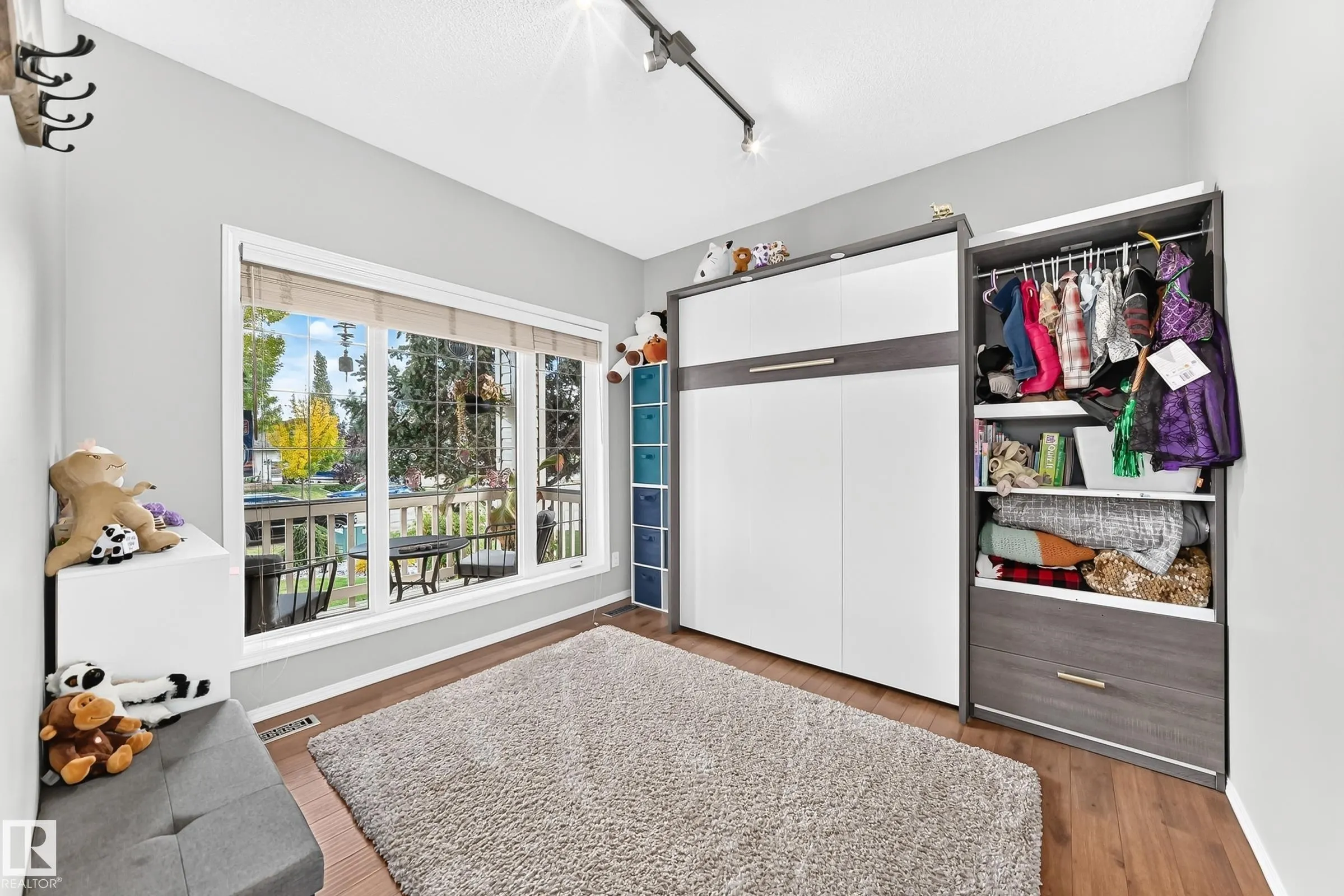 81 DUNFIELD Crescent