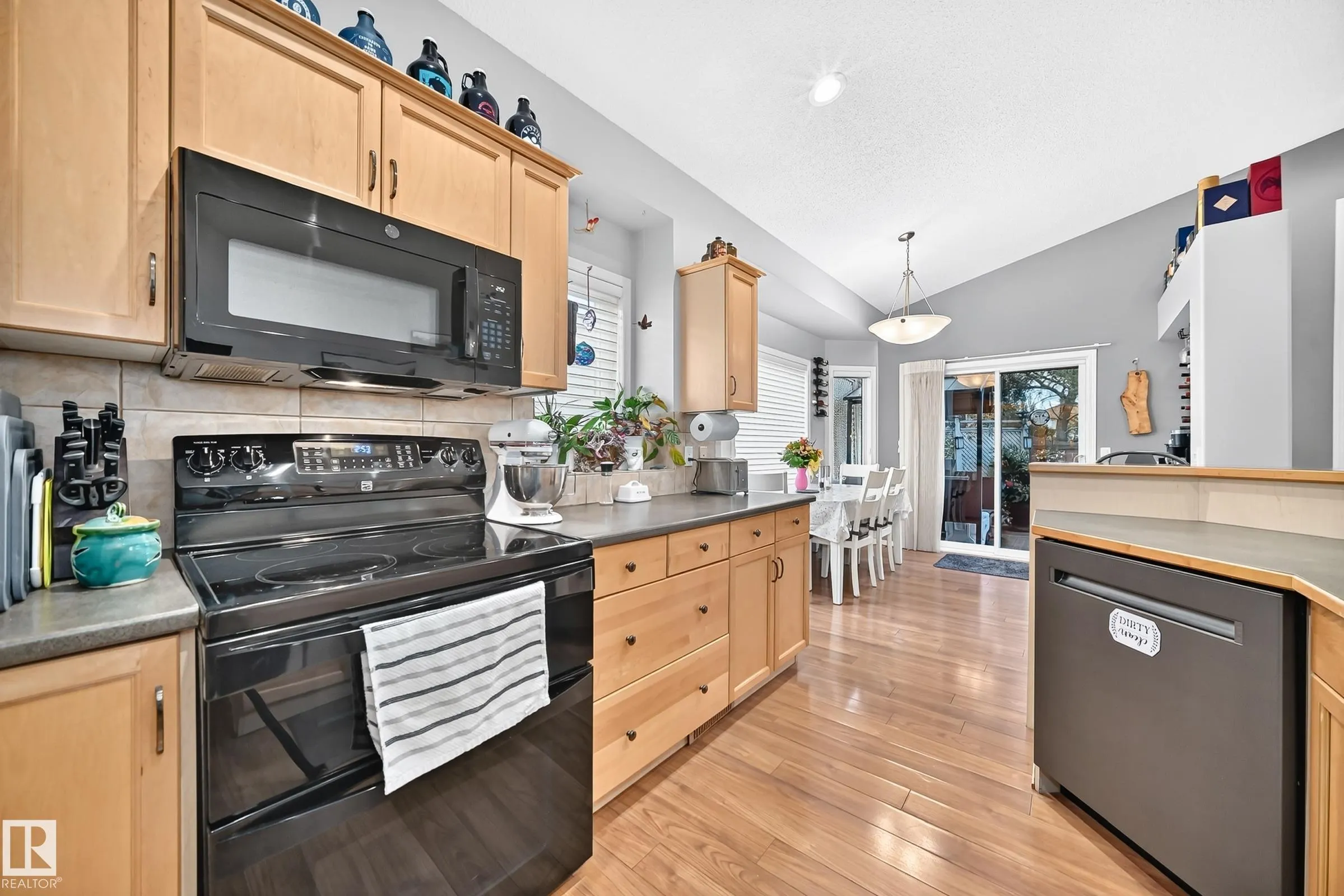 81 DUNFIELD Crescent