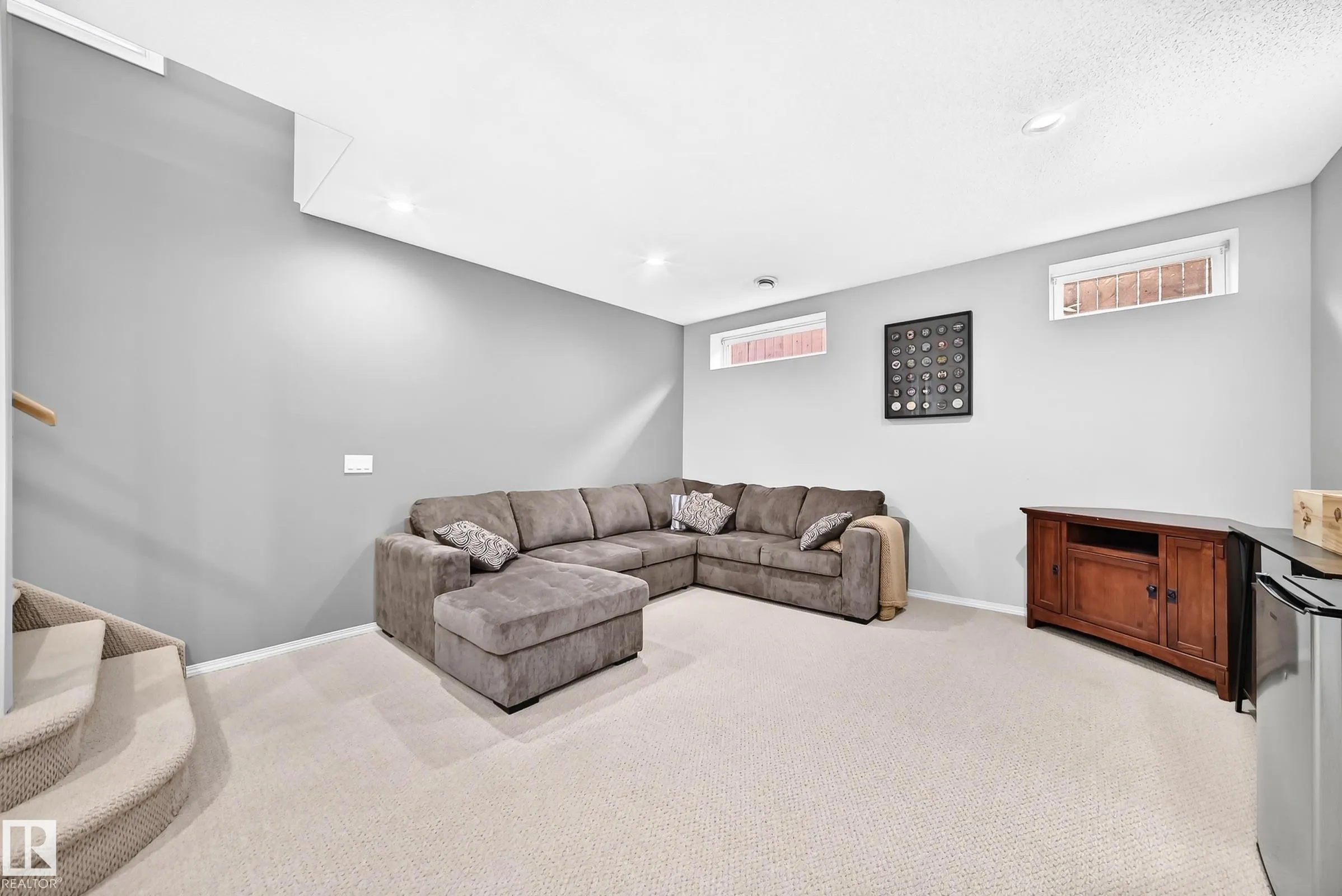81 DUNFIELD Crescent