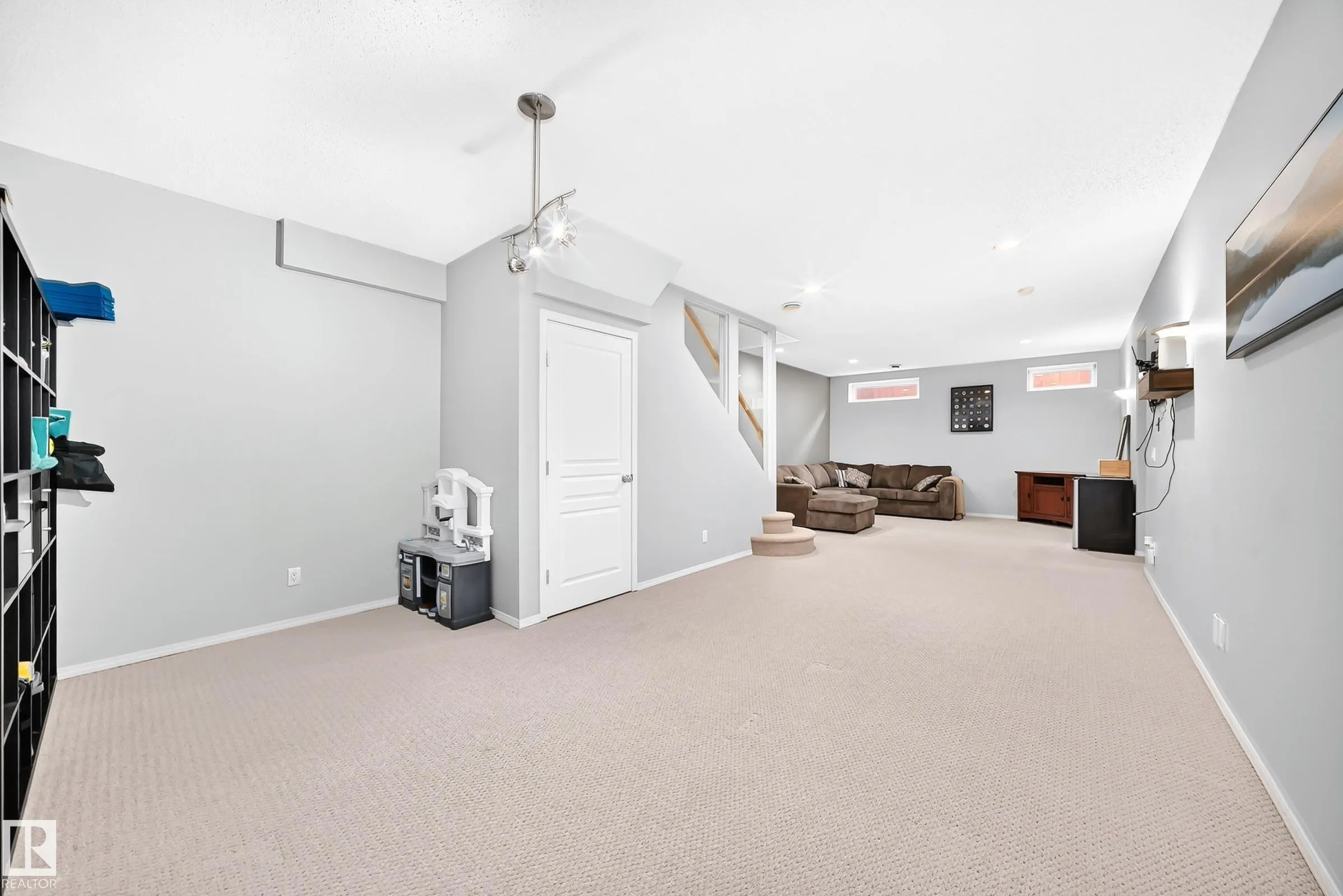 81 DUNFIELD Crescent
