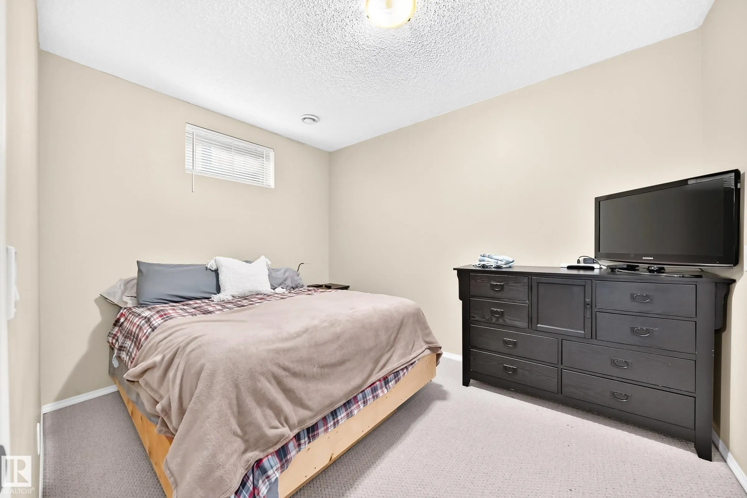 81 DUNFIELD Crescent