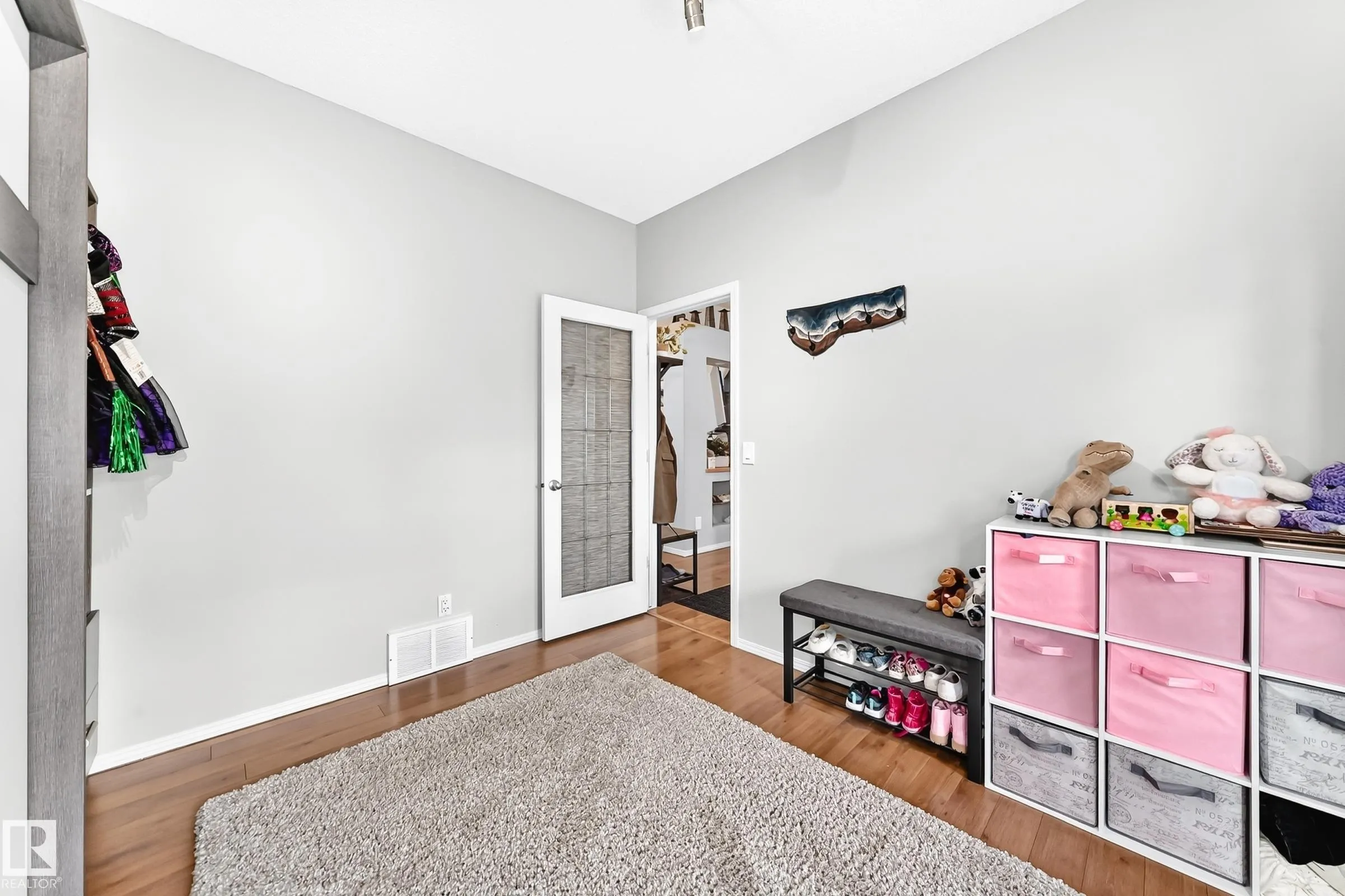 81 DUNFIELD Crescent