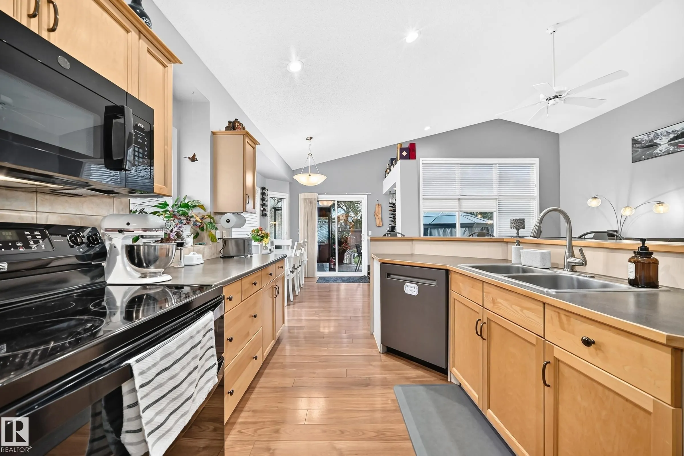 81 DUNFIELD Crescent