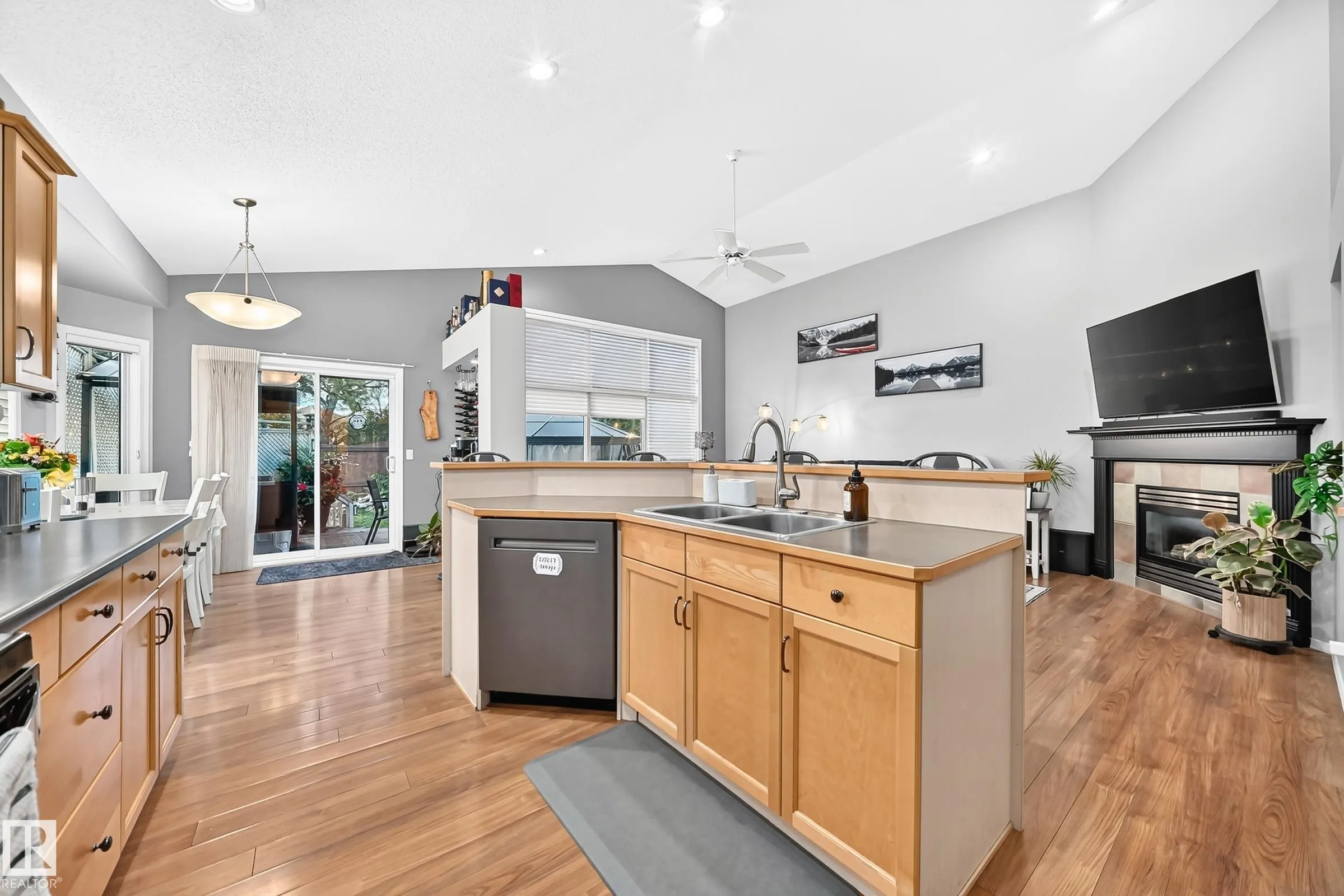 81 DUNFIELD Crescent
