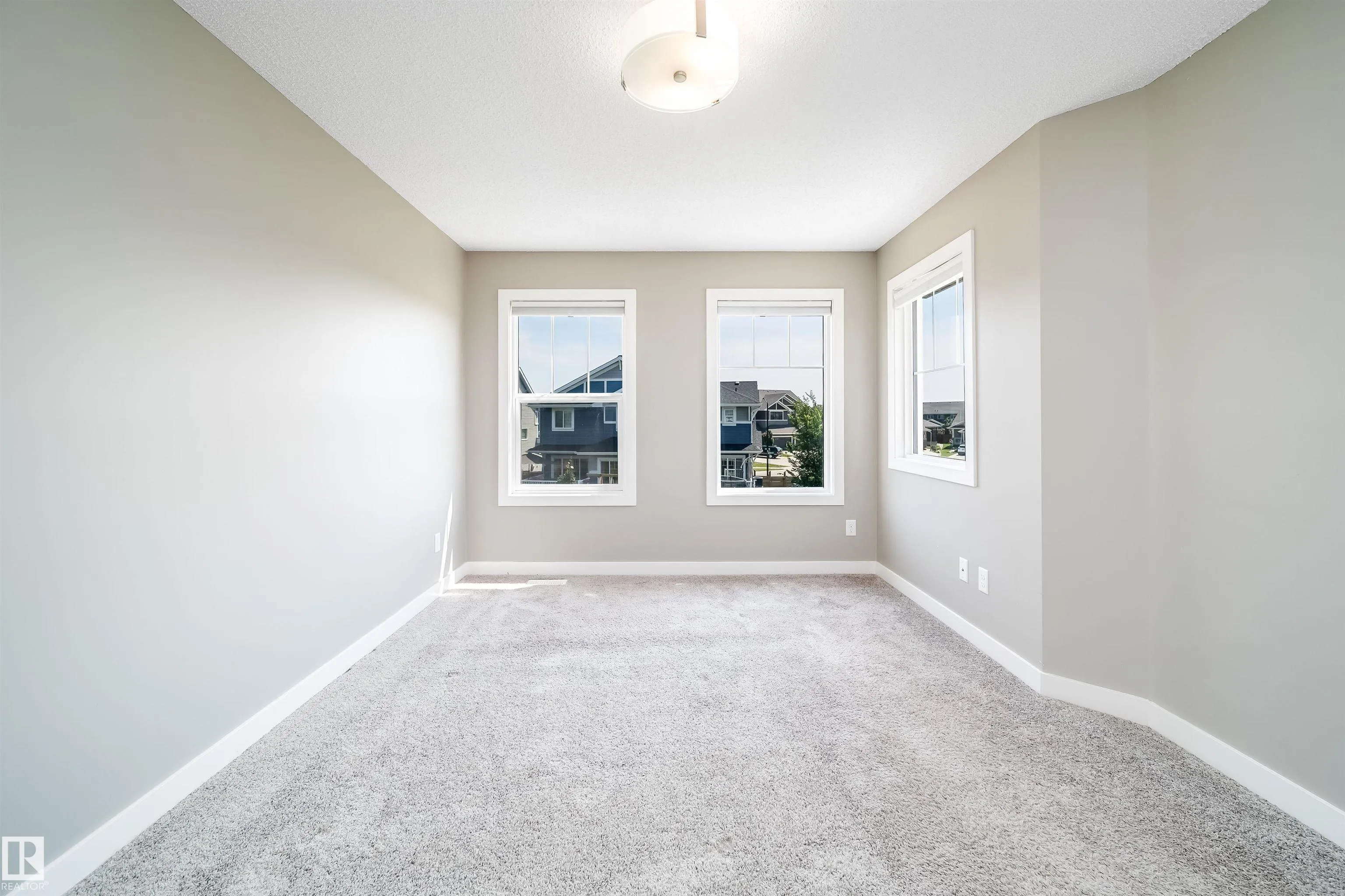 114 James Crescent