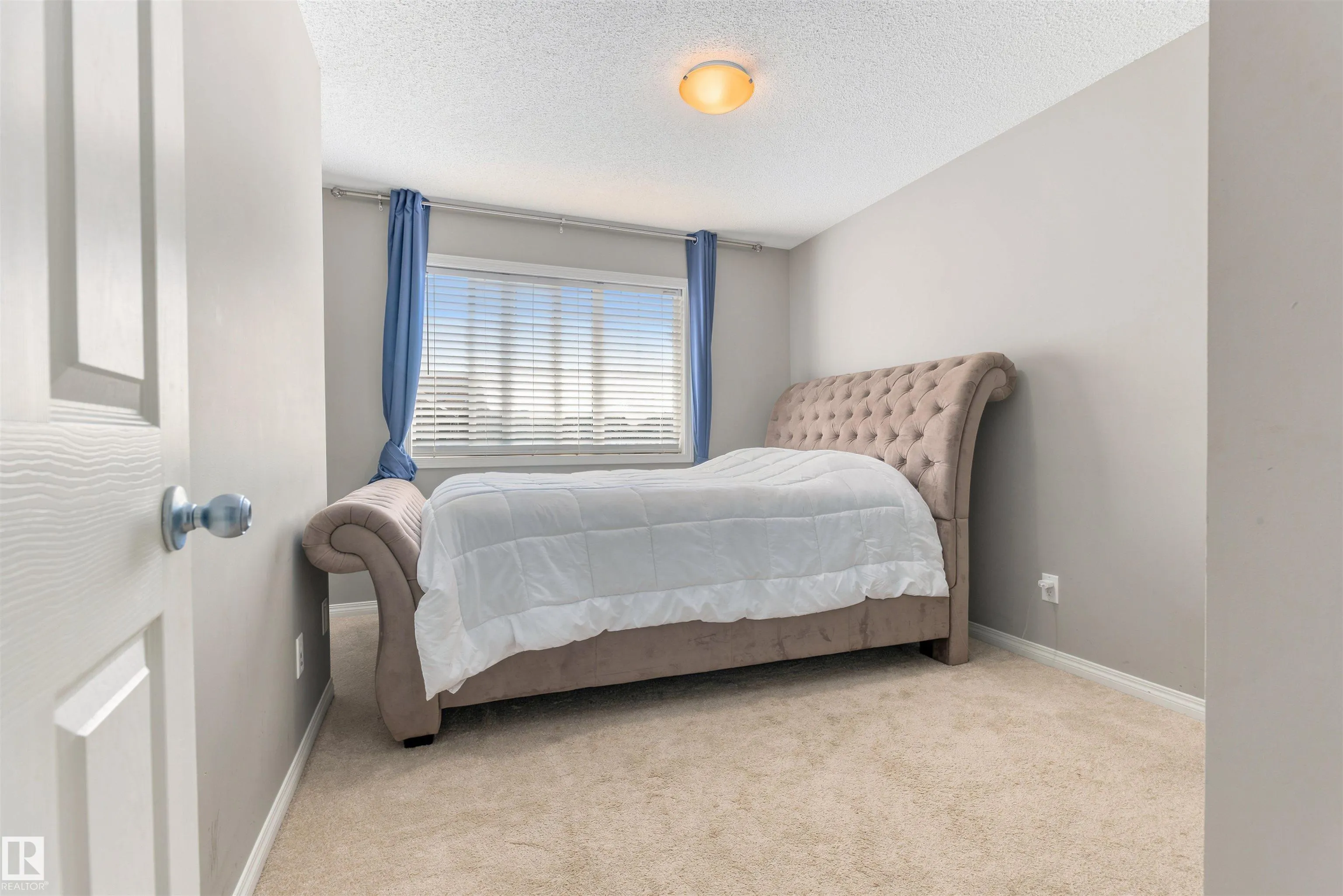 5604 CRABAPPLE Way