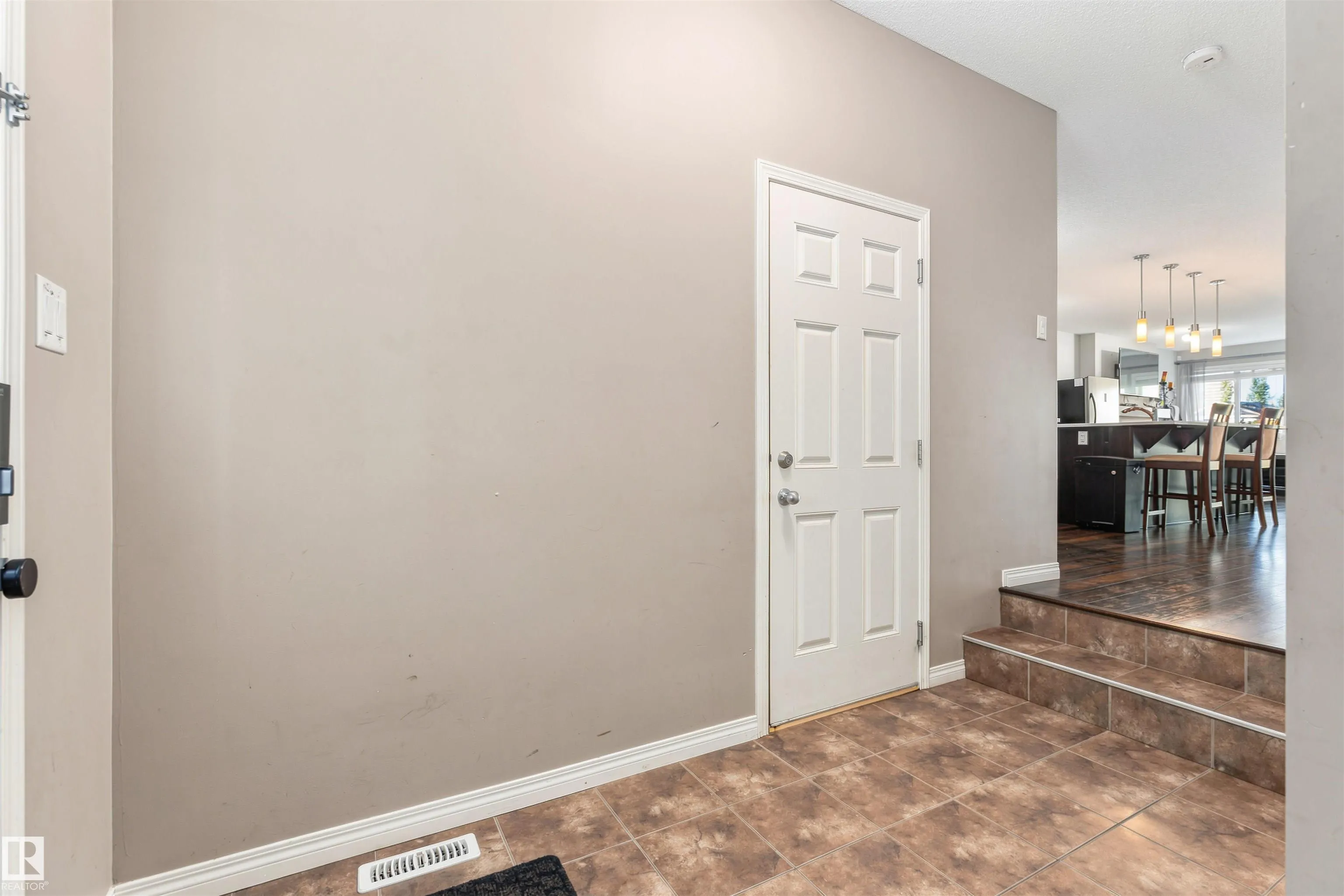 5604 CRABAPPLE Way