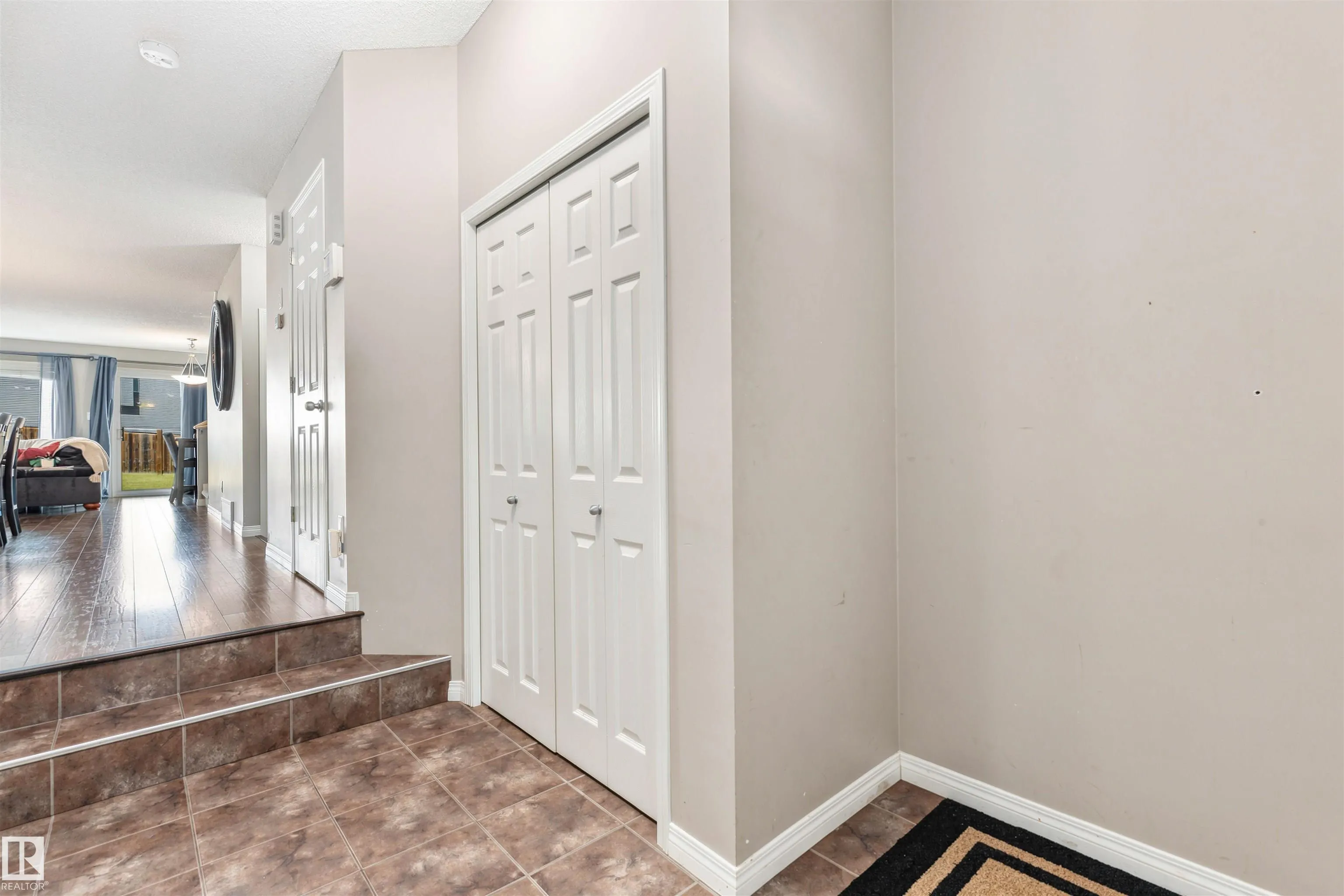 5604 CRABAPPLE Way