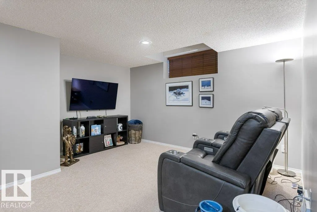 27 FAIR OAKS Drive