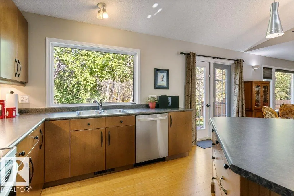 27 FAIR OAKS Drive