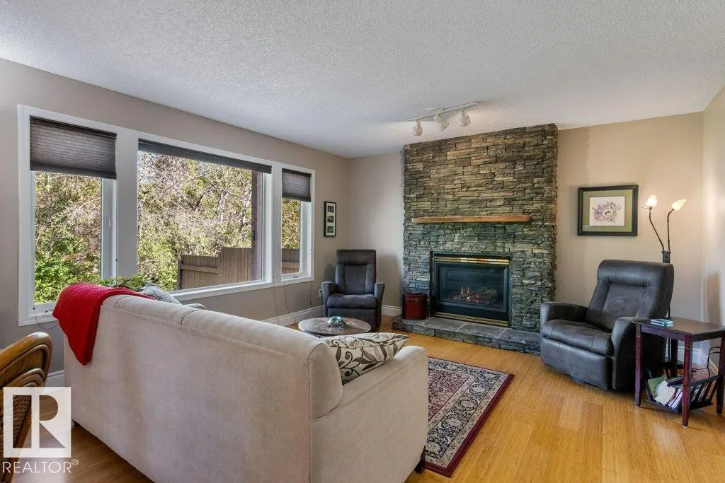 27 FAIR OAKS Drive