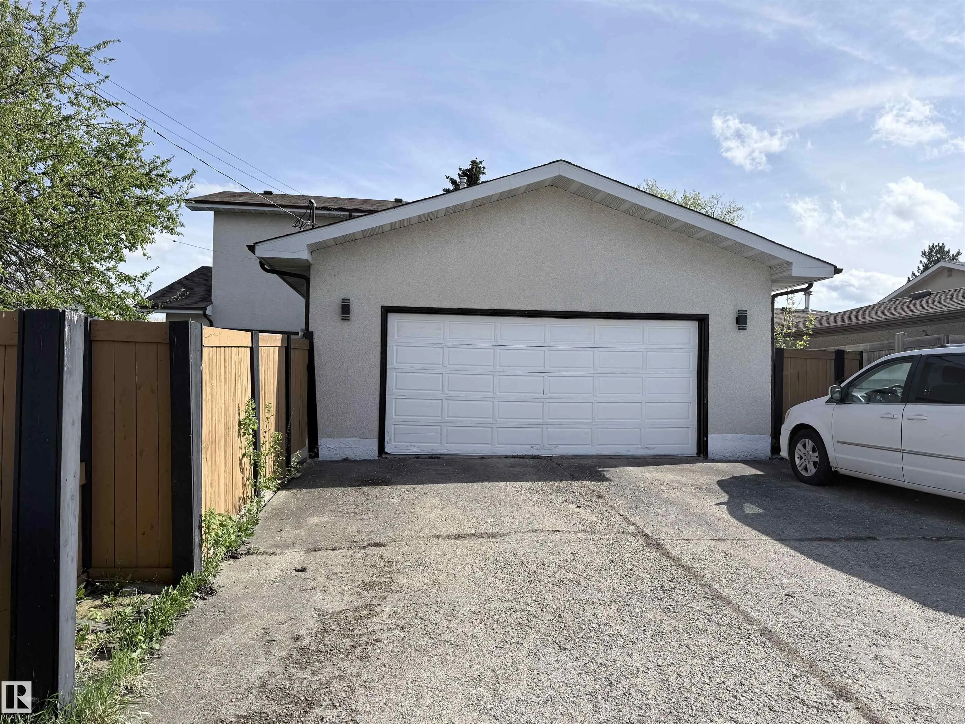 8812 135 Avenue