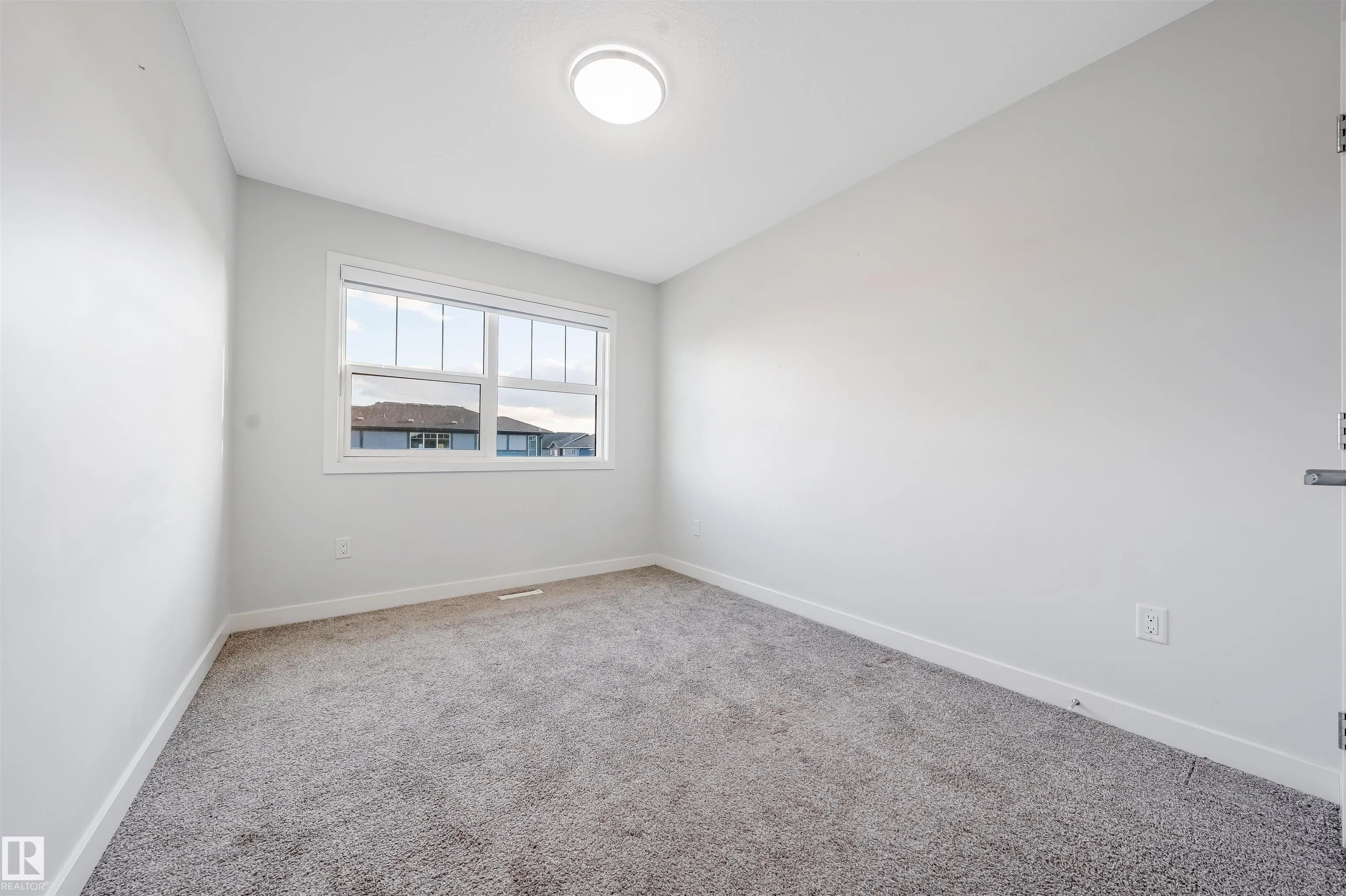 1583 PLUM CIRCLE Circle