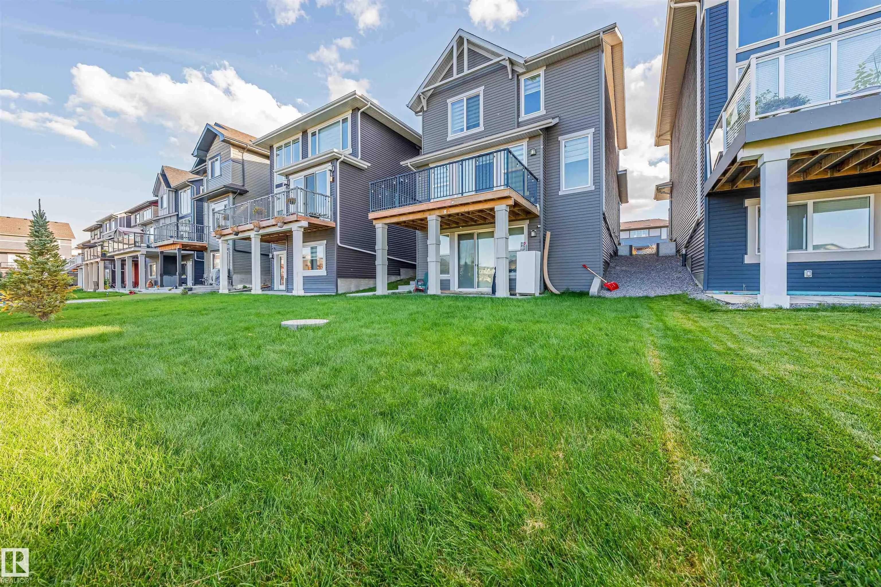 1583 PLUM CIRCLE Circle