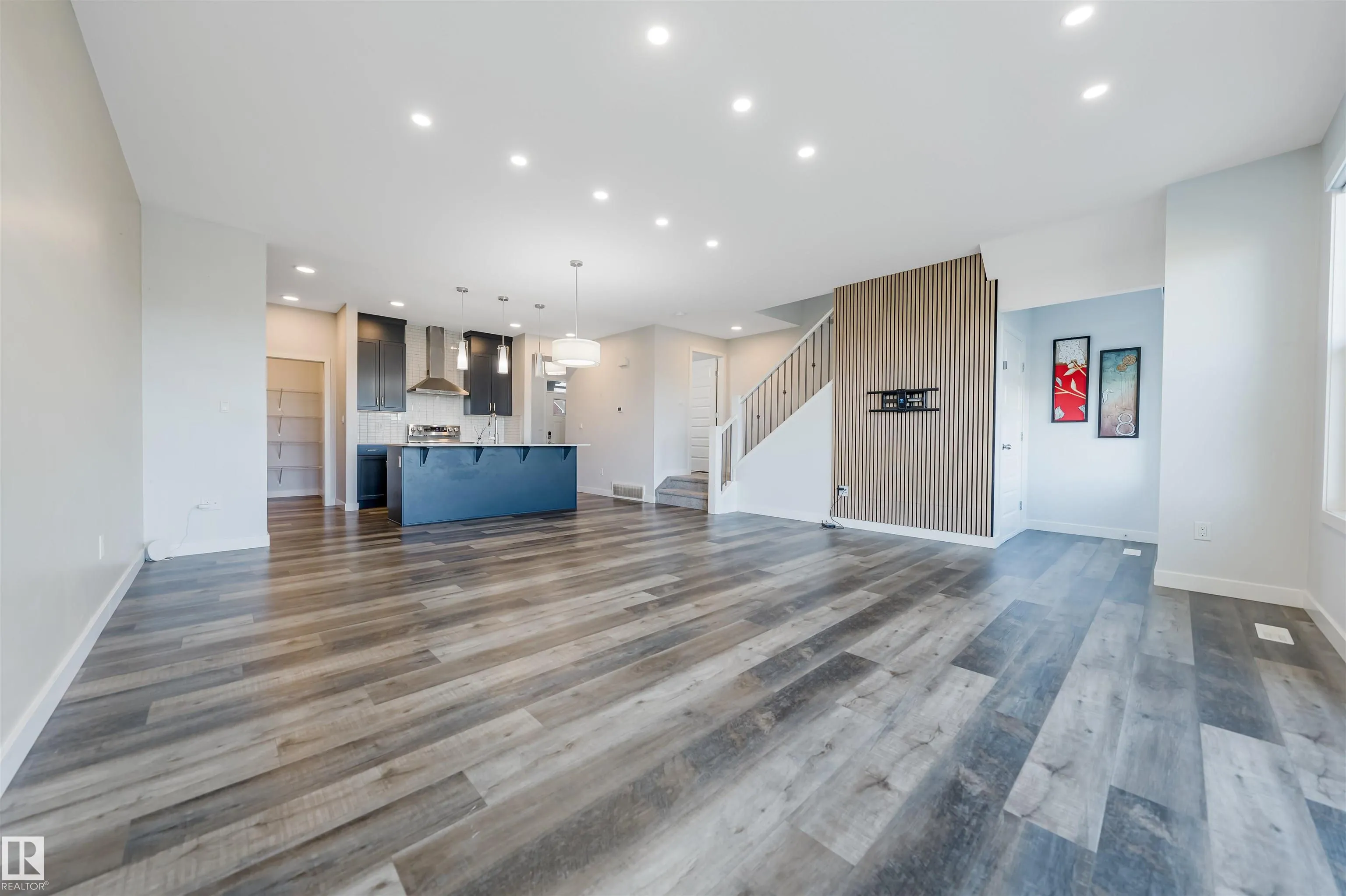 1583 PLUM CIRCLE Circle