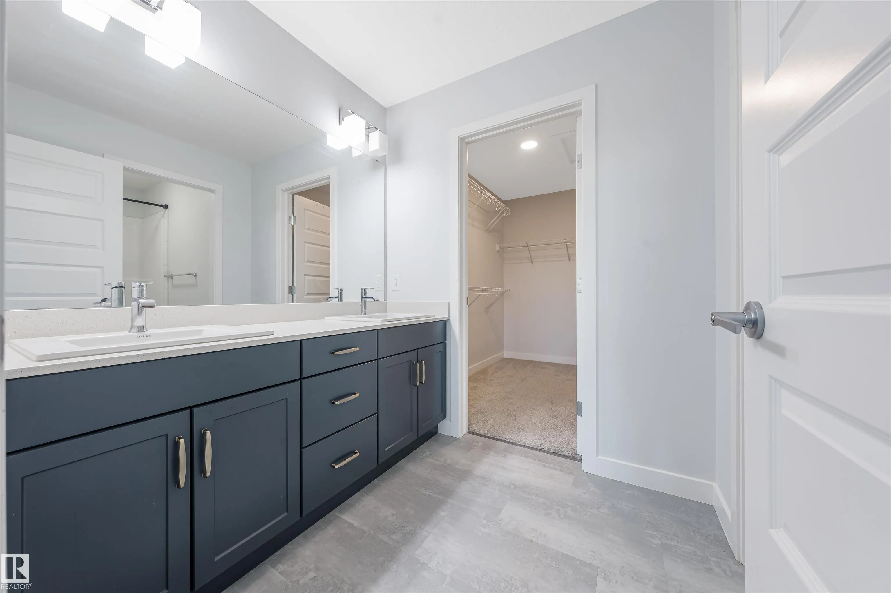 1583 PLUM CIRCLE Circle