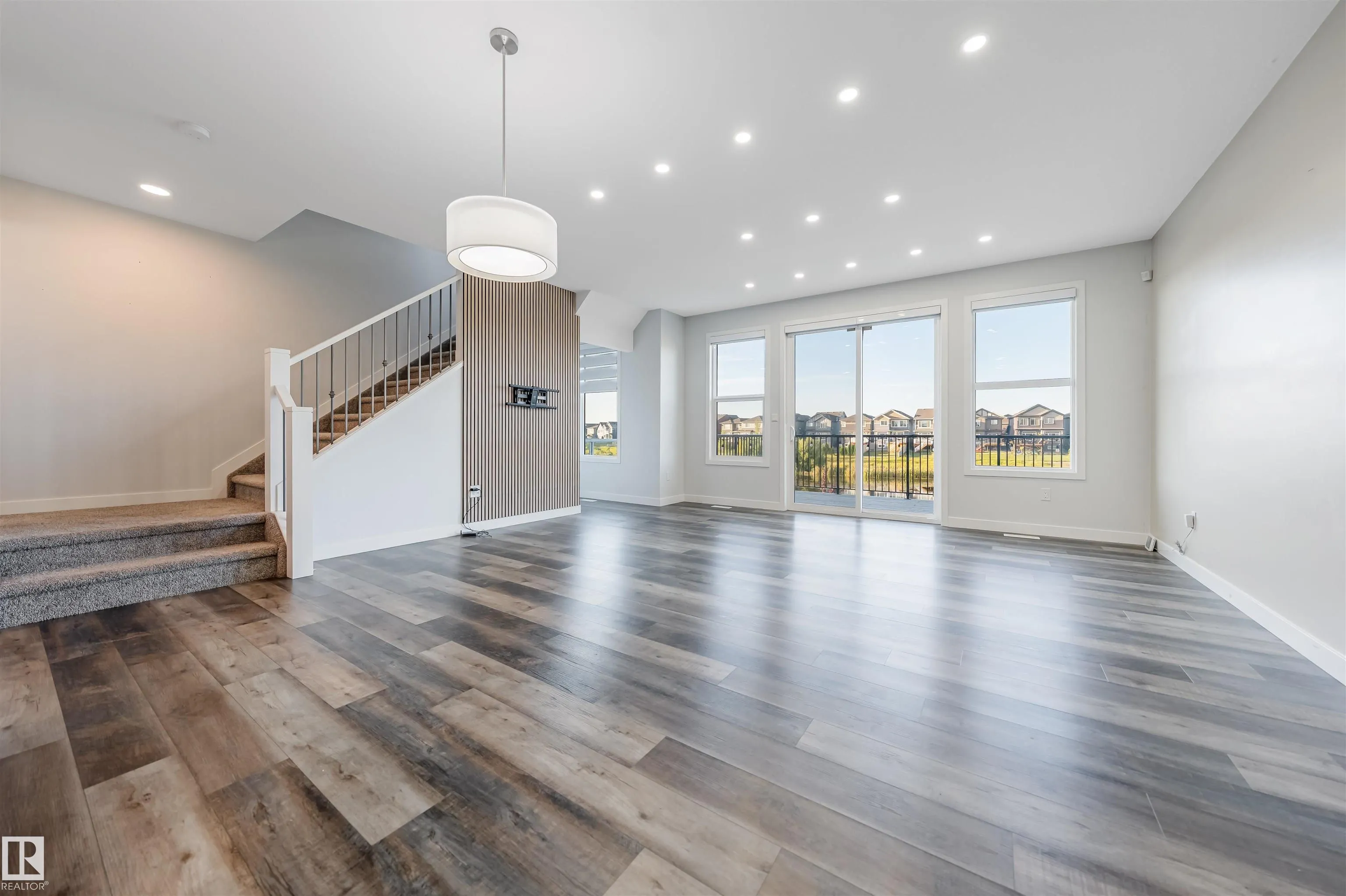 1583 PLUM CIRCLE Circle
