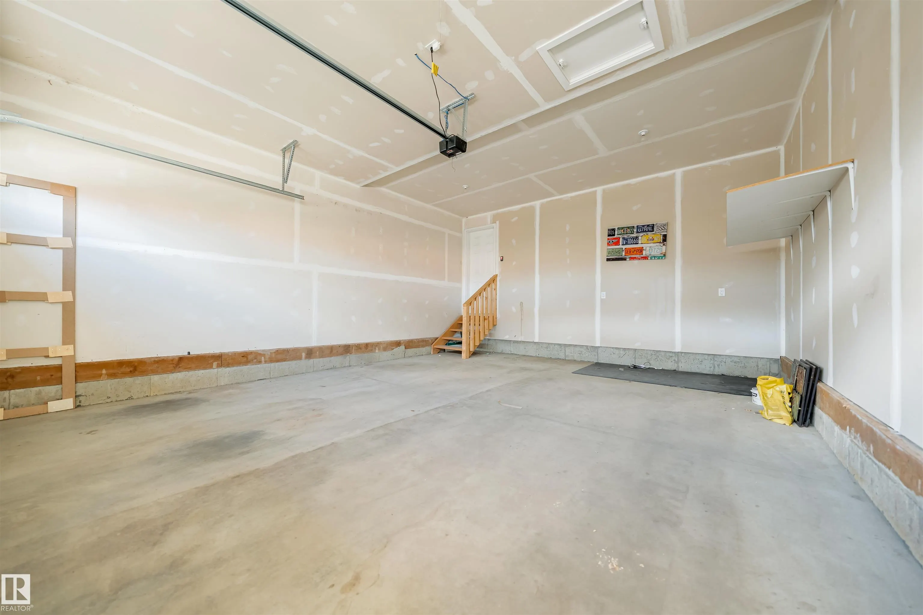 1583 PLUM CIRCLE Circle