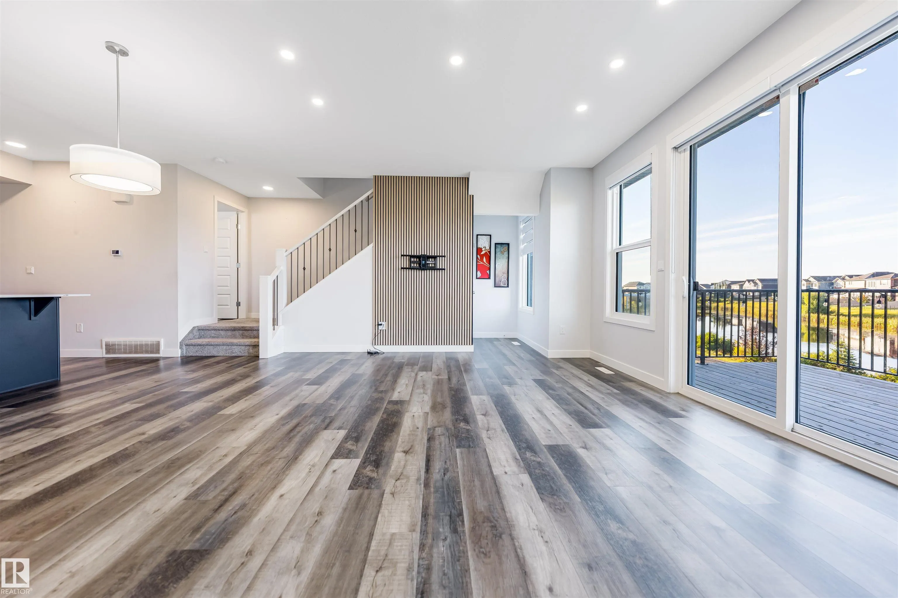 1583 PLUM CIRCLE Circle