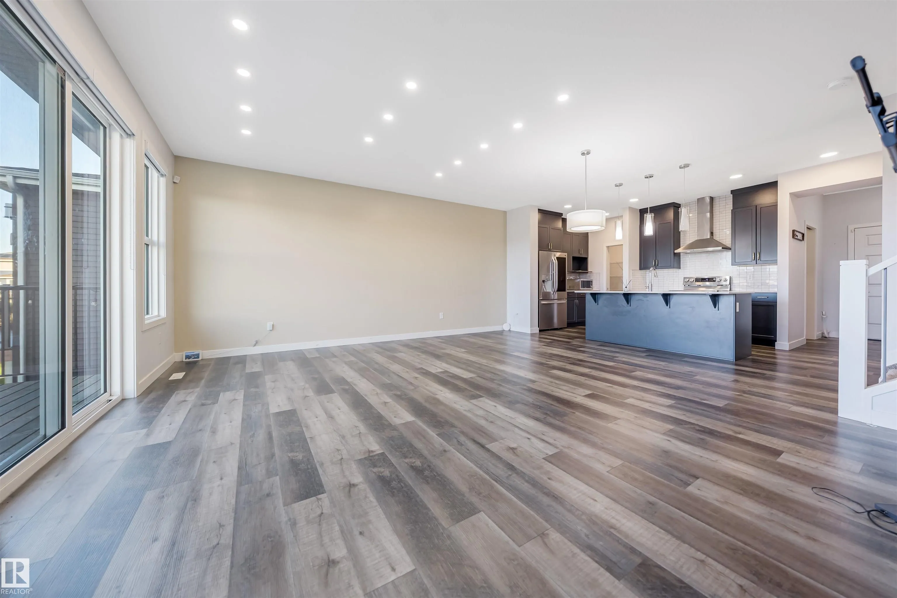 1583 PLUM CIRCLE Circle