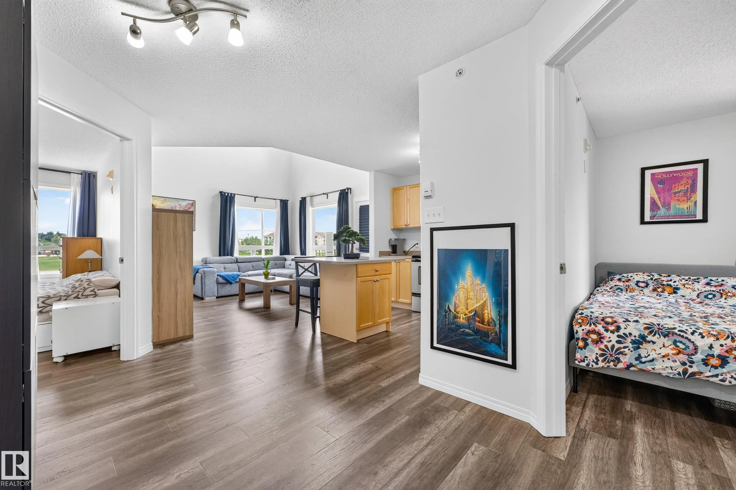320 CLAREVIEW STATION Drive